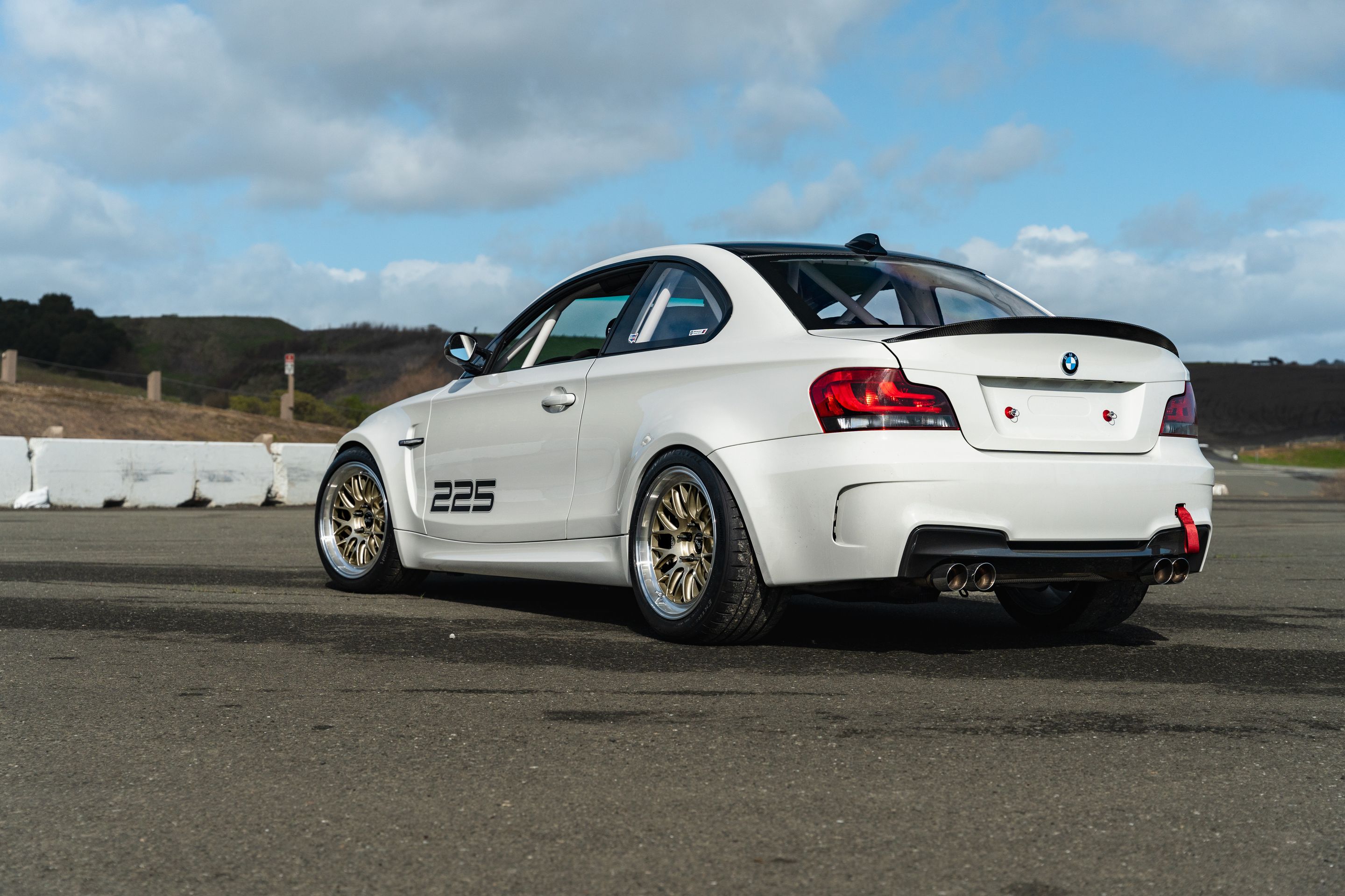 White BMW E82 1M with 18" ML-10RT Apex wheels in Machined Lip Gloss Motorsport Gold