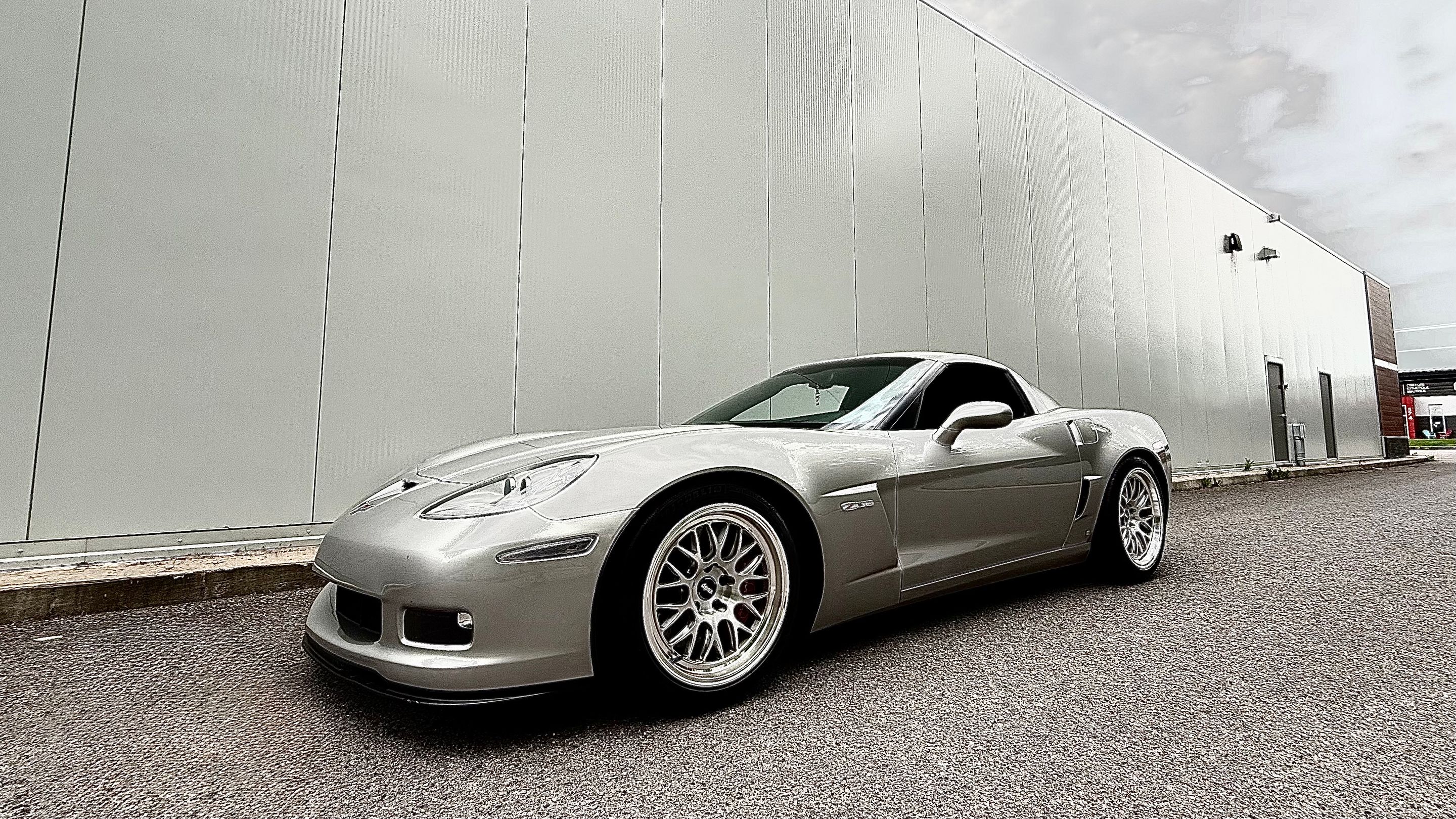 Silver Chevrolet C6 Corvette Z06 with 18"/19" ML-10RT Apex wheels in Machined Lip Brushed Clear