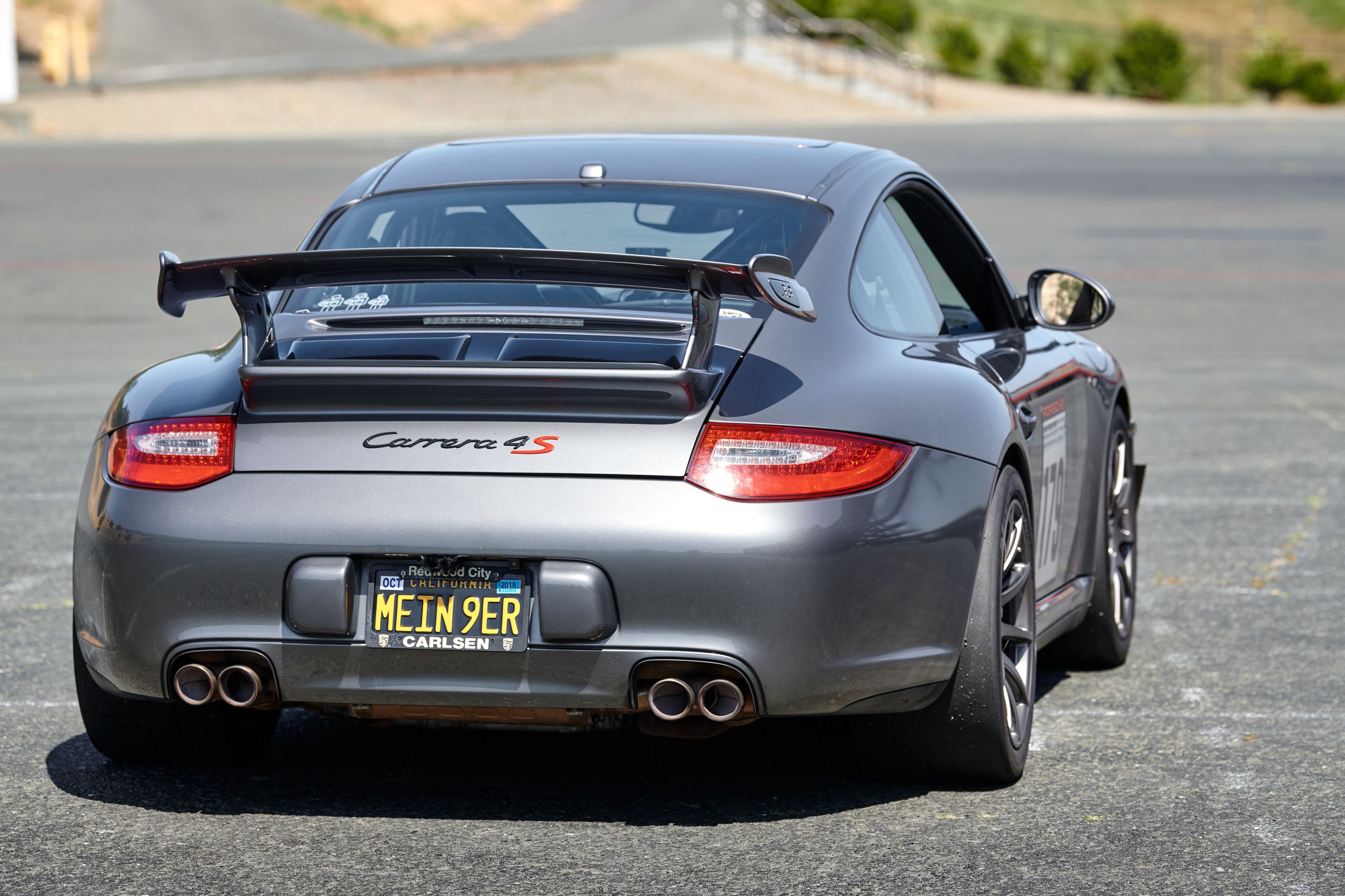 Grey Porsche 911 997 Carrera 4S with 18" SM-10 Apex wheels in Anthracite
