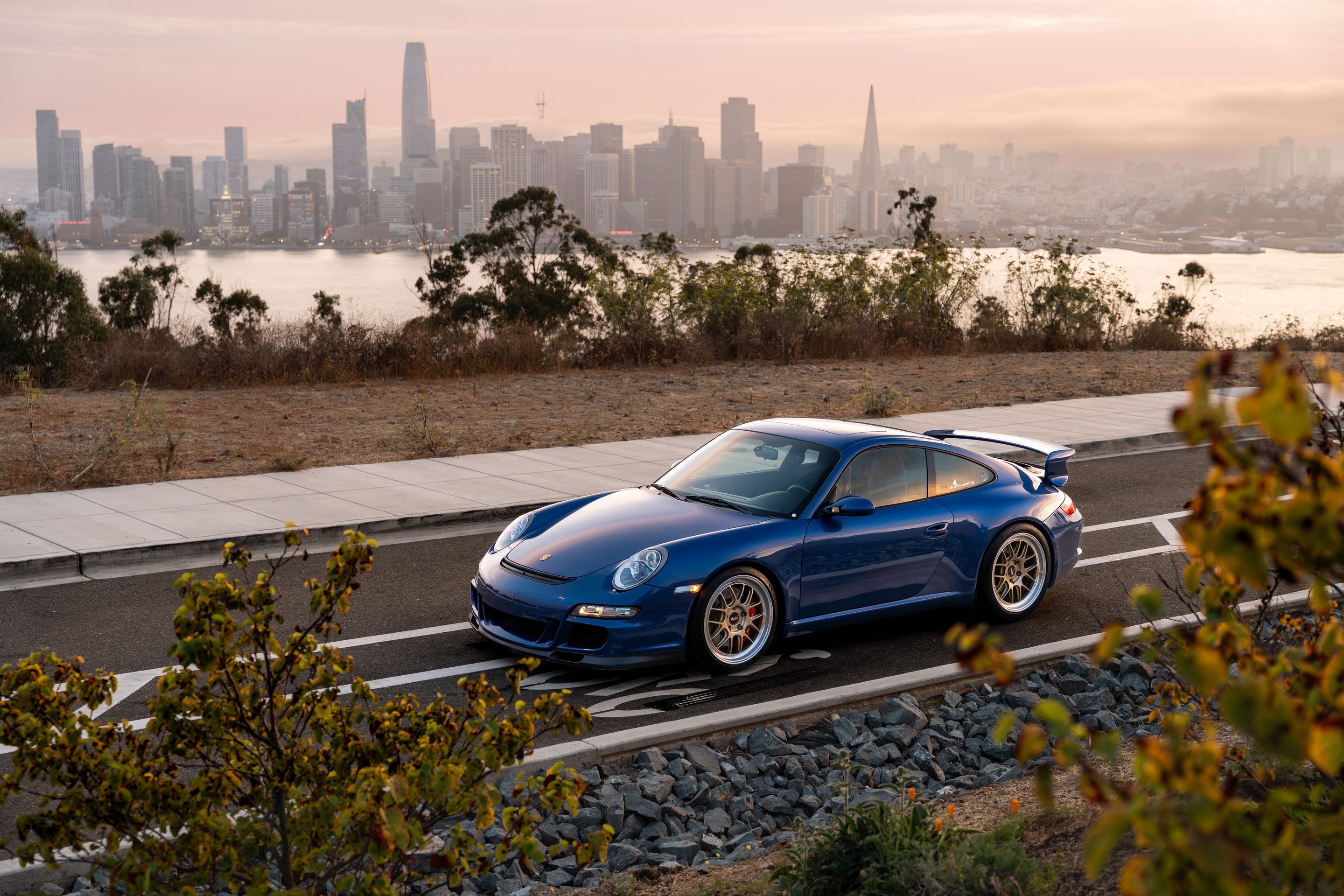 Blue Porsche 911 997 GT3 with 19" TEST-M Apex wheels in Machined Lip Gloss Motorsport Gold