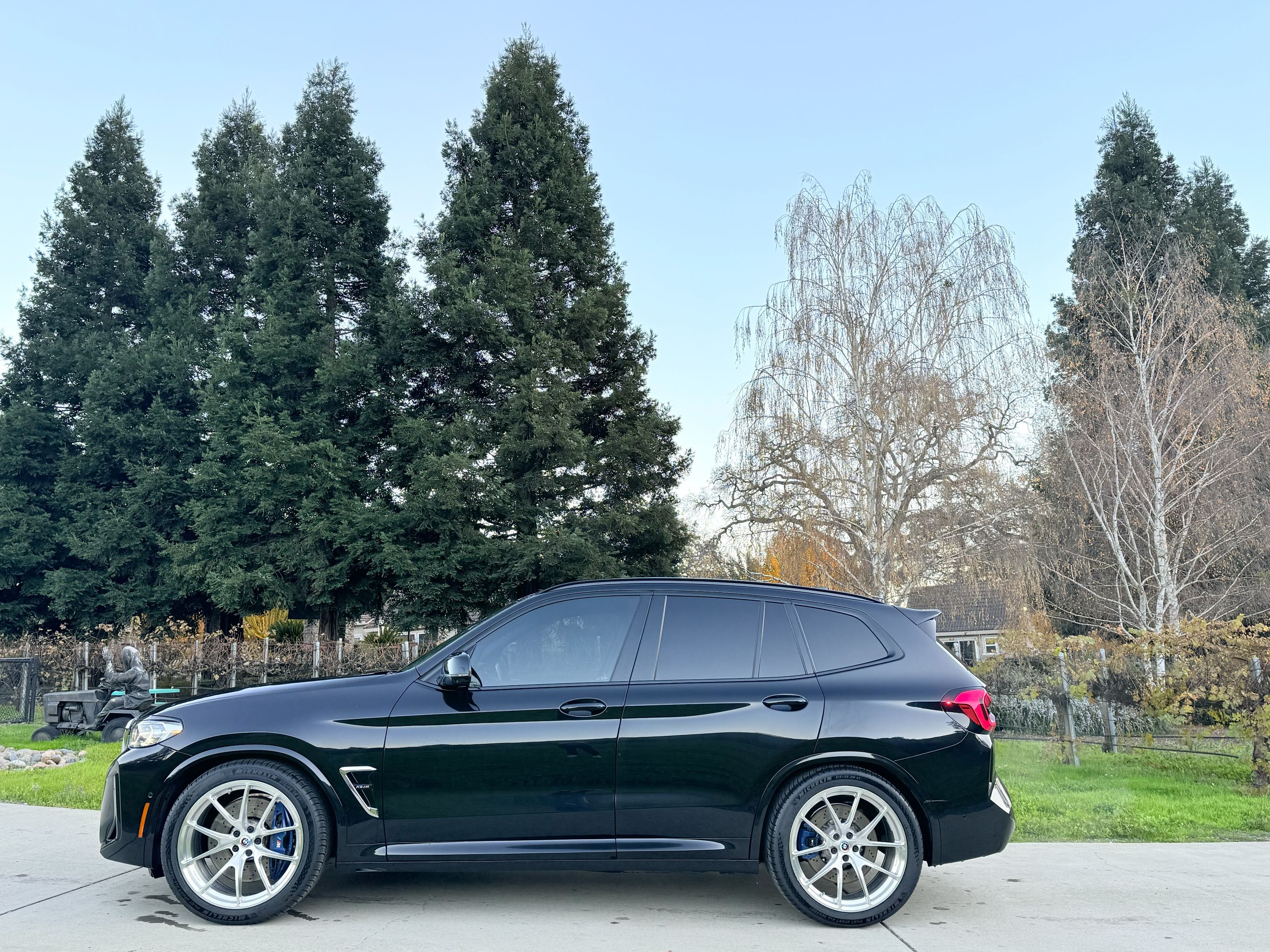 Black BMW F97 X3M with 21" VS-5RX Apex wheels in Brushed Clear