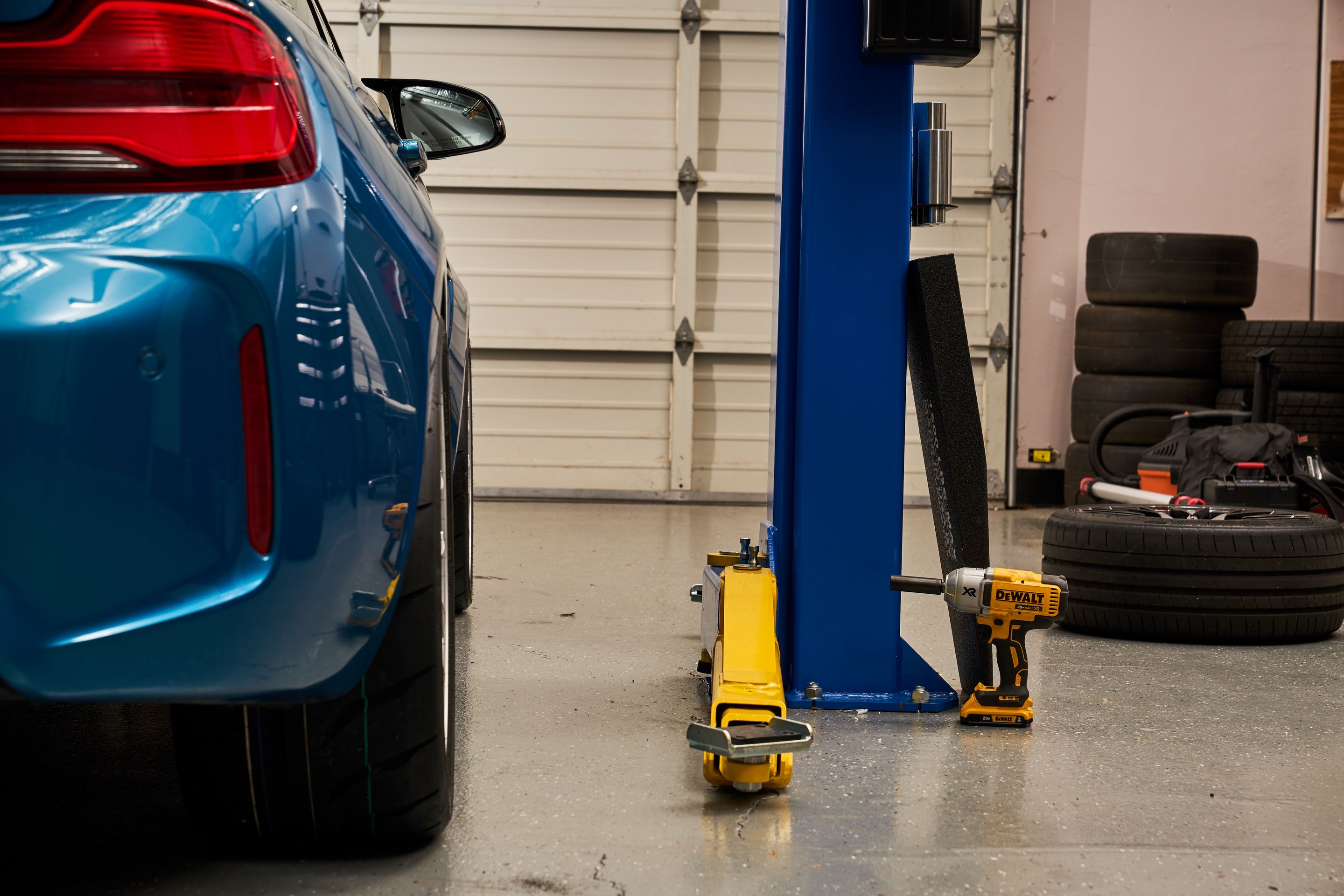 Blue BMW F87 M2 with 19" EC-7 Apex wheels in Race Silver