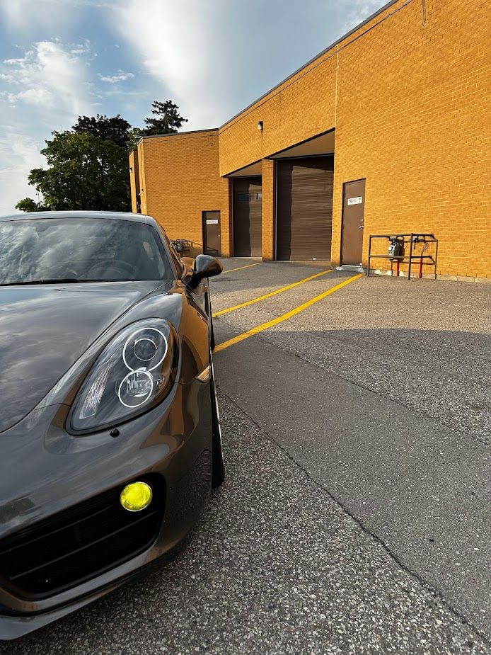 Grey Porsche 981 Cayman S with 18" VS-5RS Apex wheels in Brushed Clear