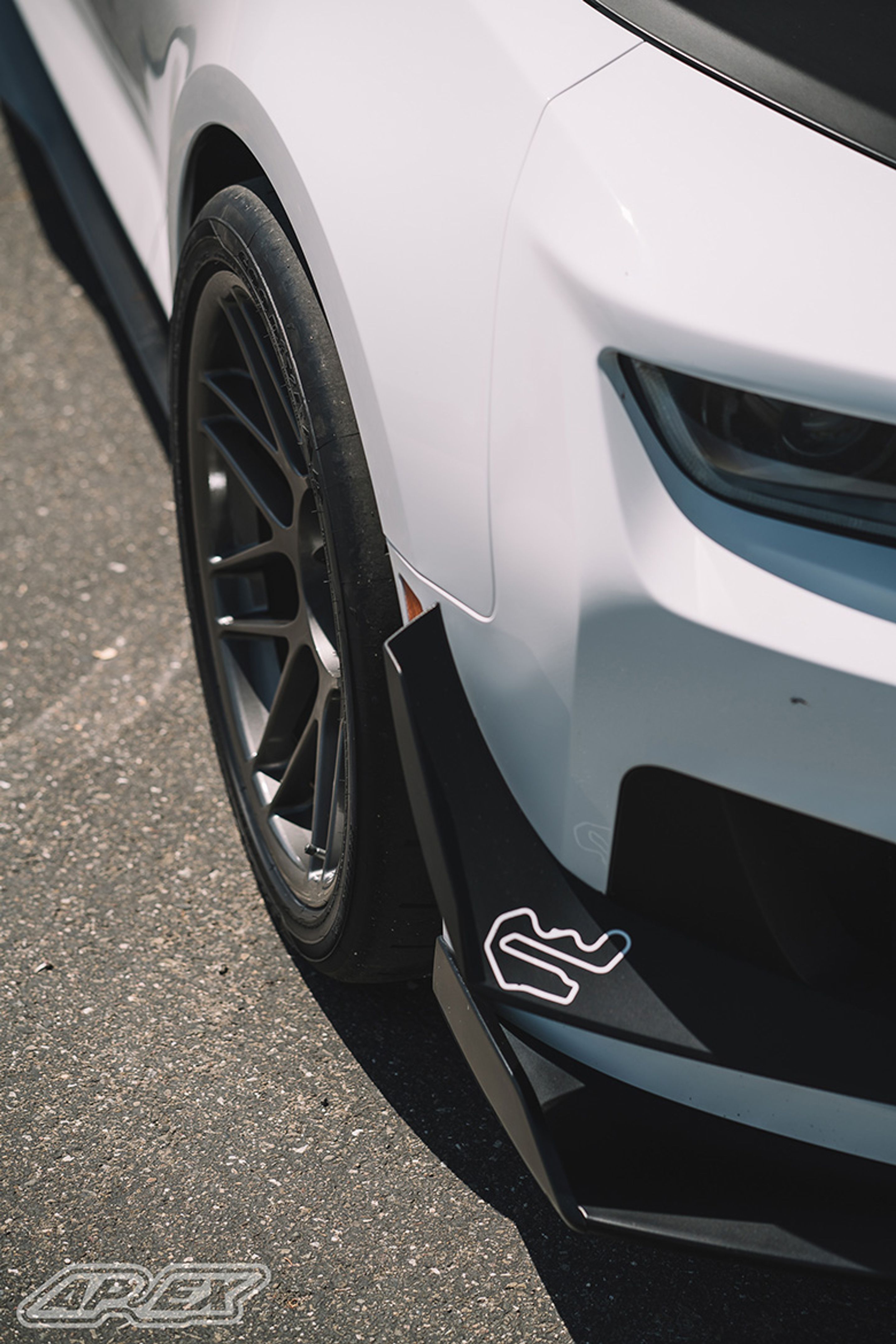 White Chevrolet 6th Gen Camaro ZL1 1LE with 19" ARC-8 Apex wheels in Anthracite