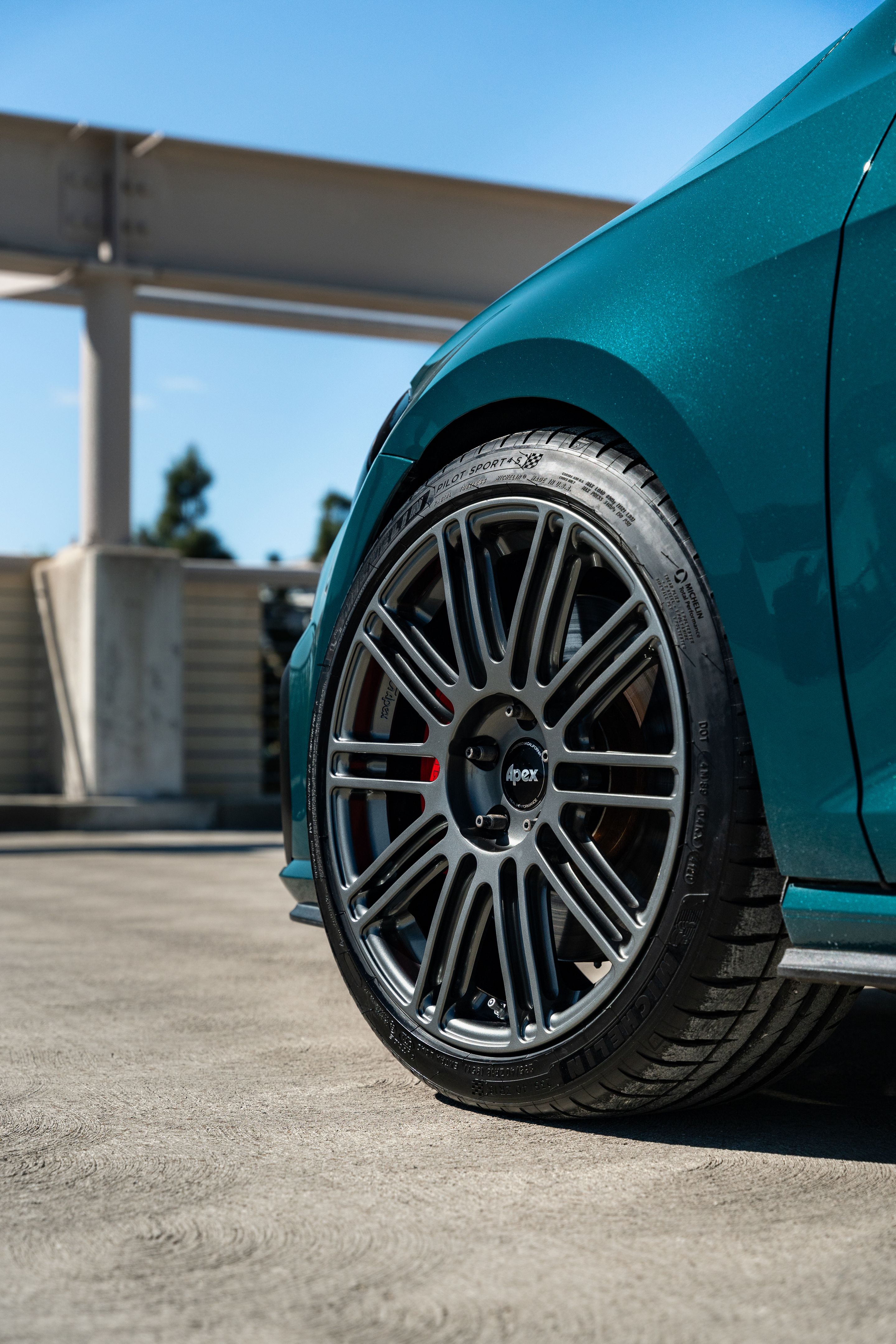 Green VW MK7 GTI with 18" TC-10RT Apex wheels in Anthracite