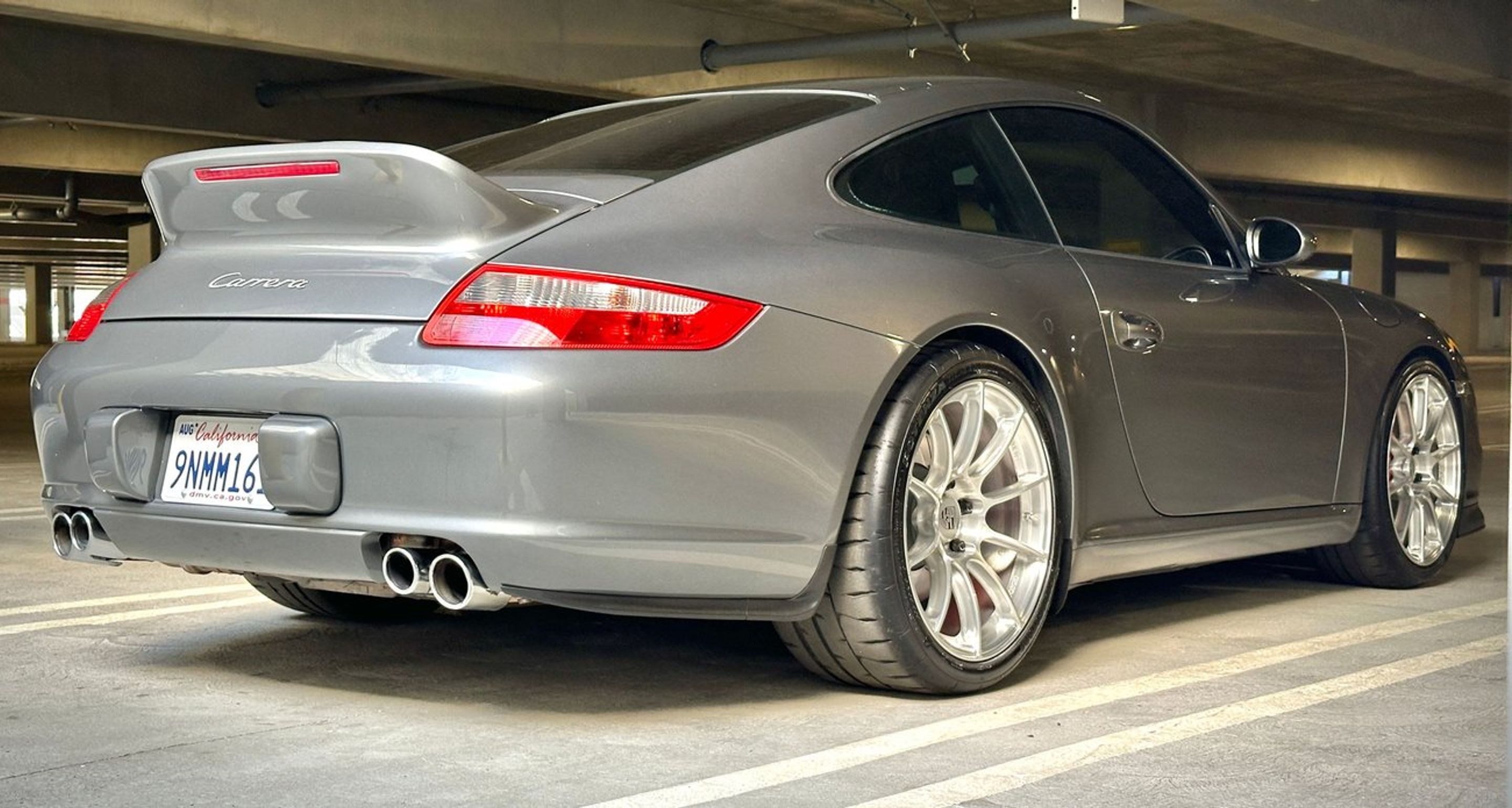 Grey Porsche 911 997 Carrera with 19" SM-10RS Apex wheels in Brushed Clear