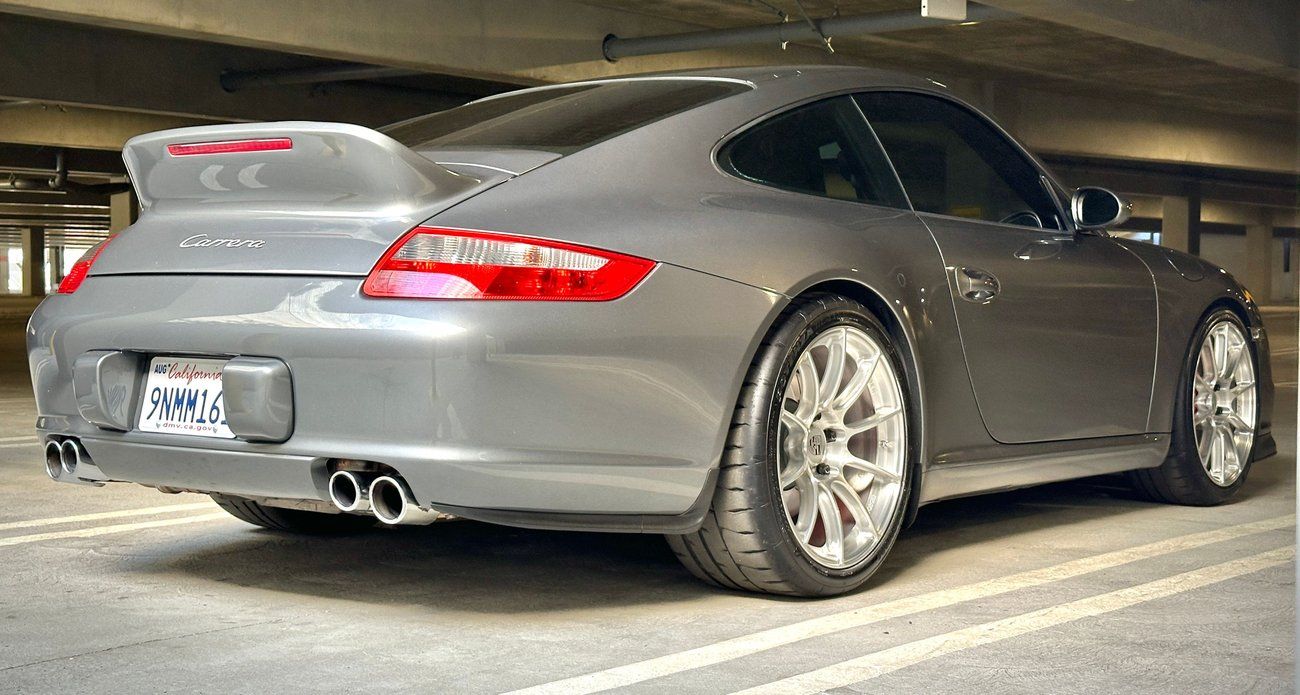 Grey Porsche 911 997 Carrera with 19" SM-10RS Apex wheels in Brushed Clear