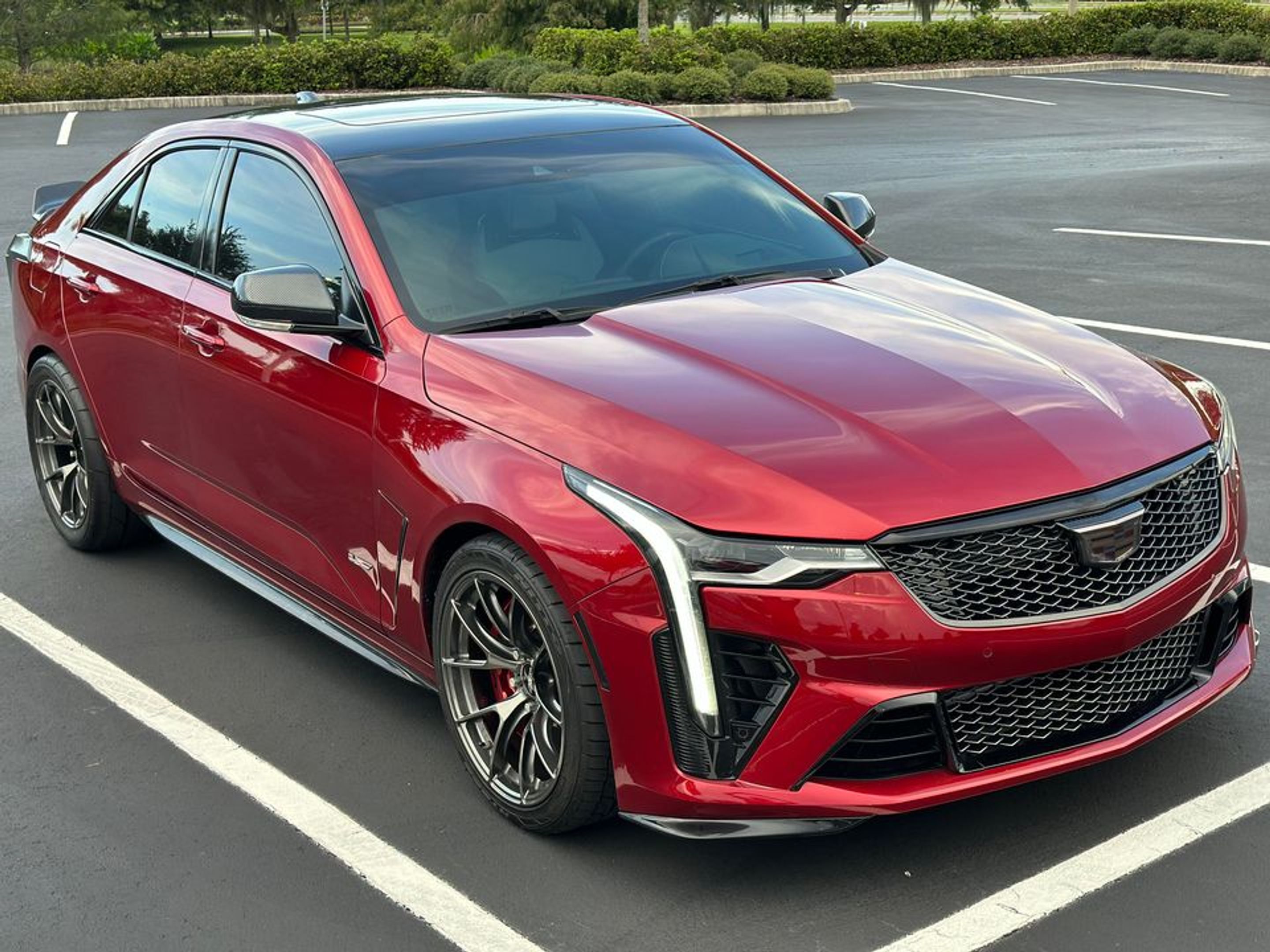 Red Cadillac CT4-V Blackwing with 18" VS-5RS Apex wheels in Anthracite