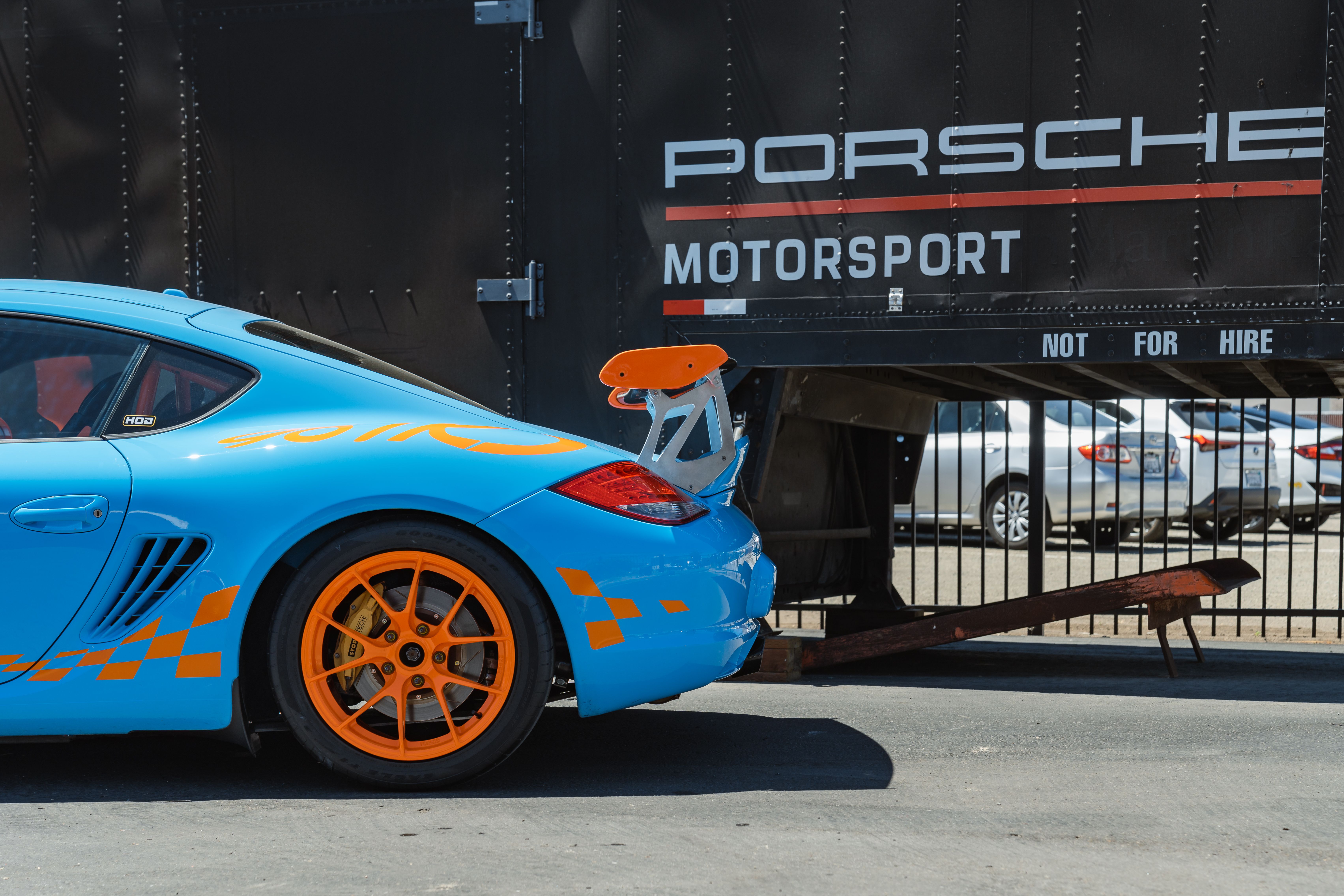 Porsche 987 Cayman S with 18