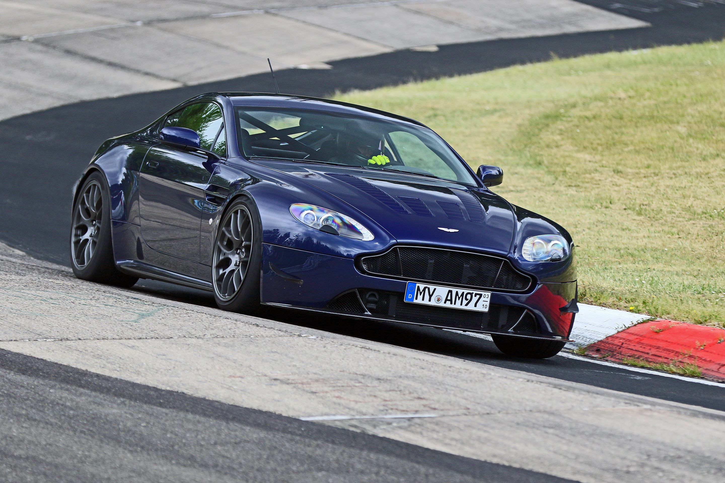 Blue Aston Martin V8/V12 Vantage with 19" EC-7 Apex wheels in Anthracite