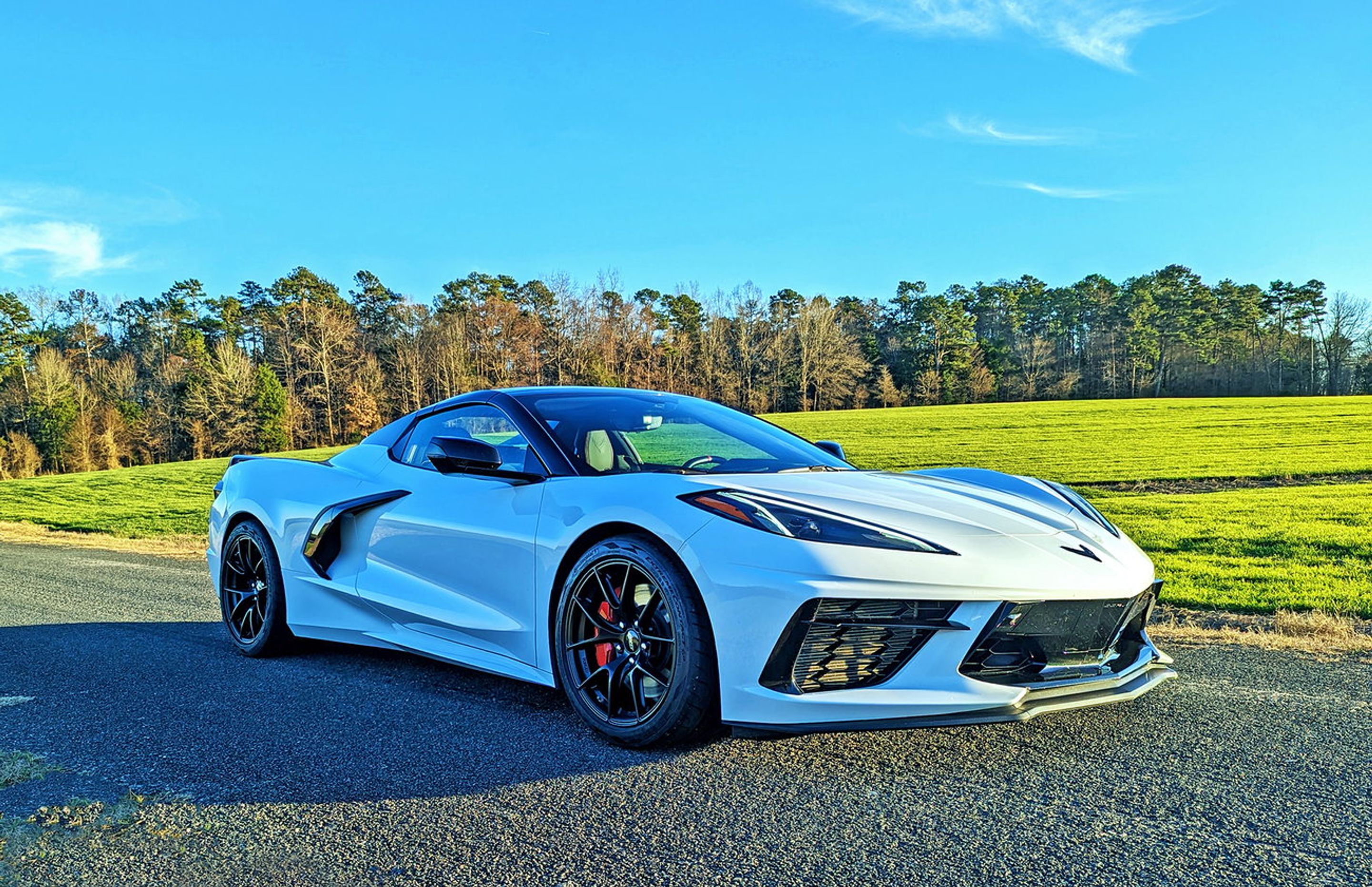 White Chevrolet C8 Corvette Stingray/Z51 with 18"/19" VS-5RS Apex wheels in Satin Black