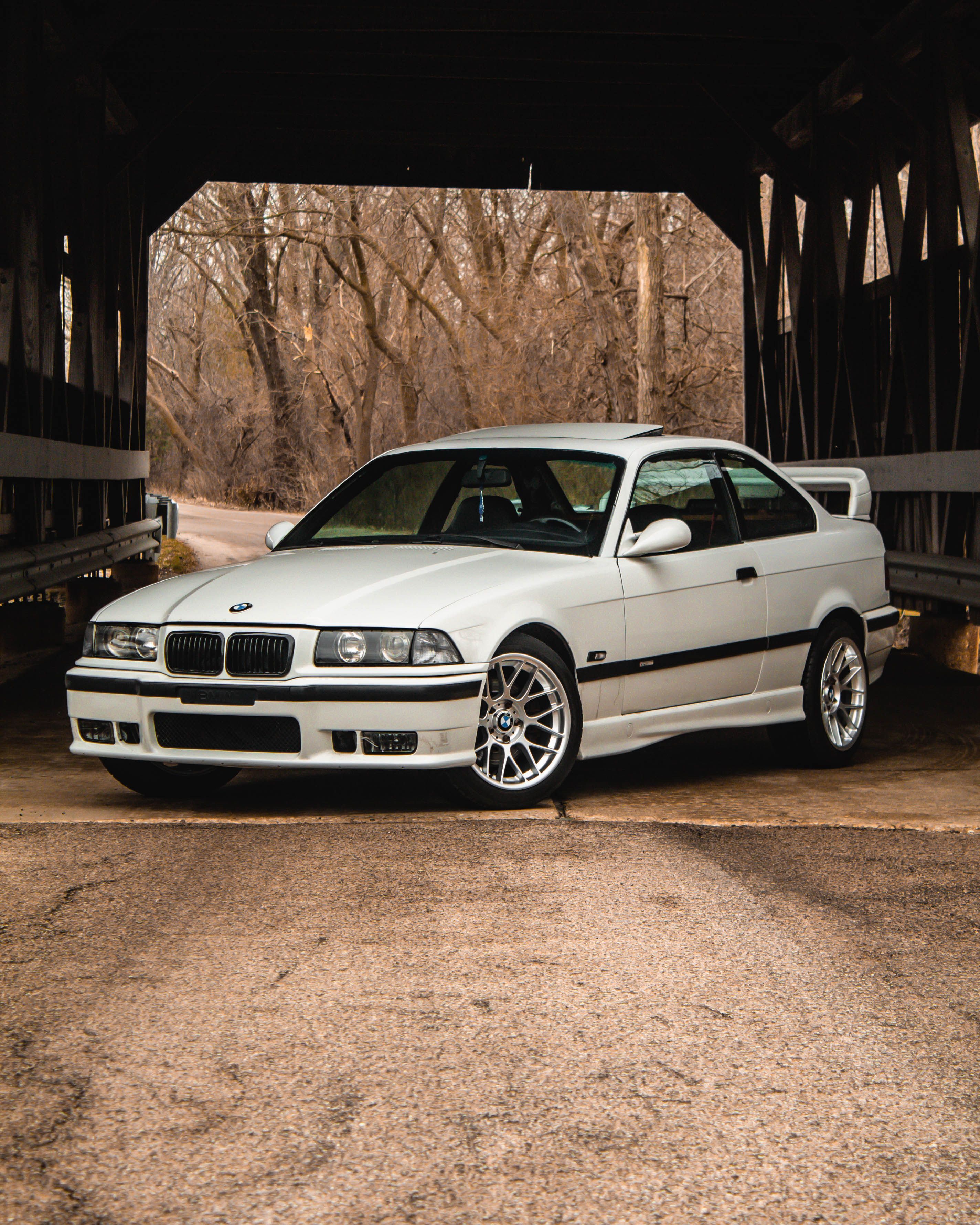 White BMW E36 M3 with 17" ARC-8 Apex wheels in Hyper Silver