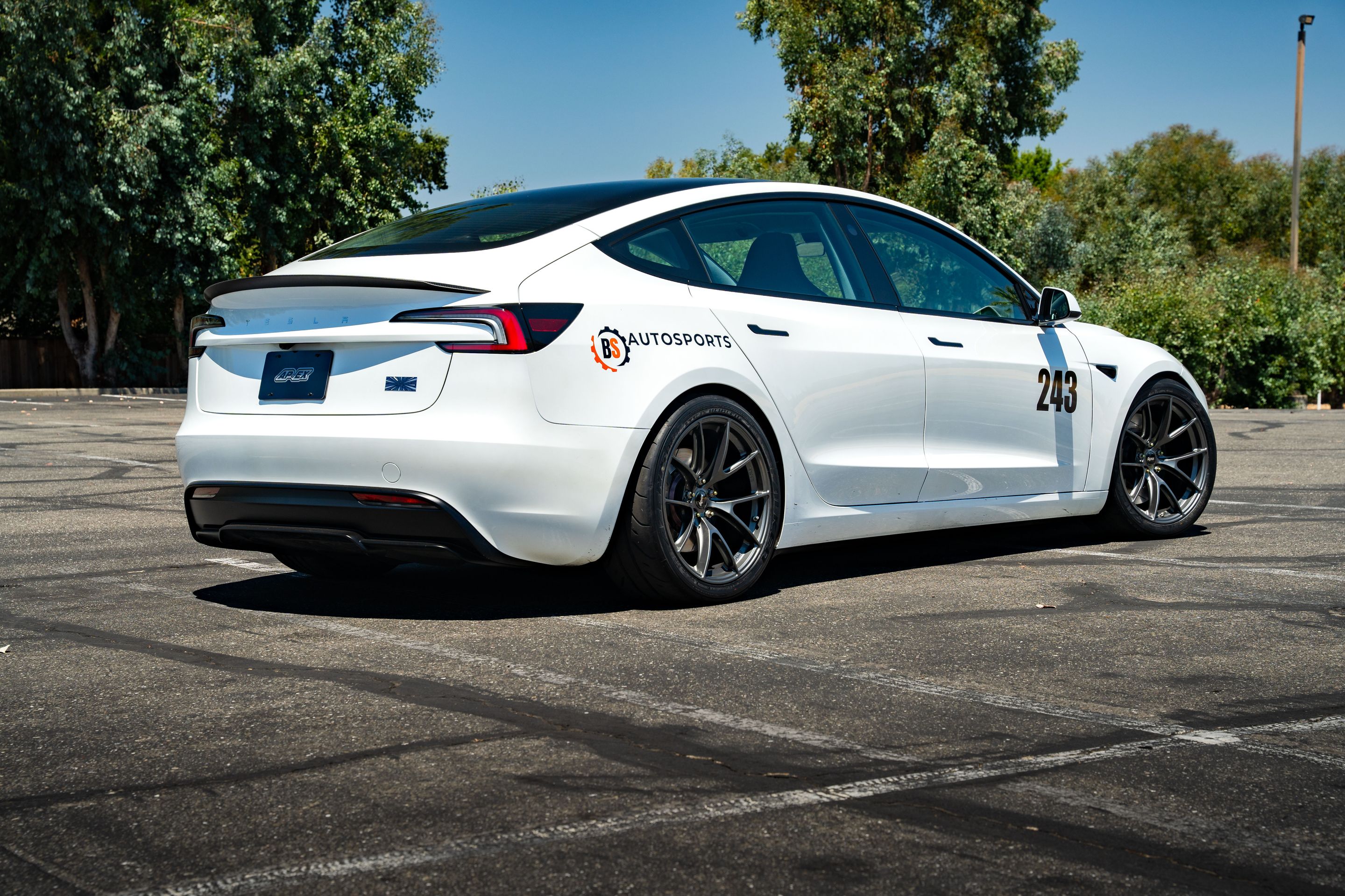 White Tesla Model 3 with 19" VS-5RS Apex wheels in Anthracite