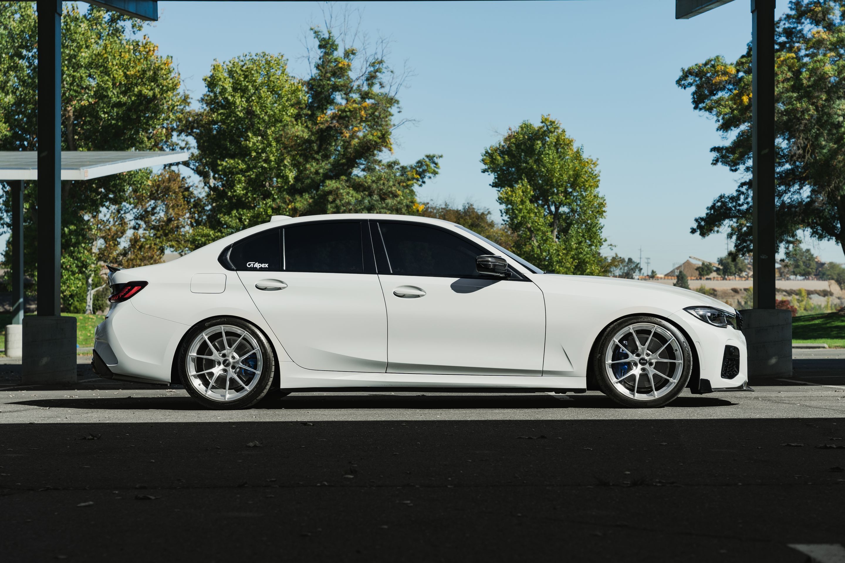 White BMW G20 Sedan 3 Series with 19" VS-5RS Apex wheels in Brushed Clear