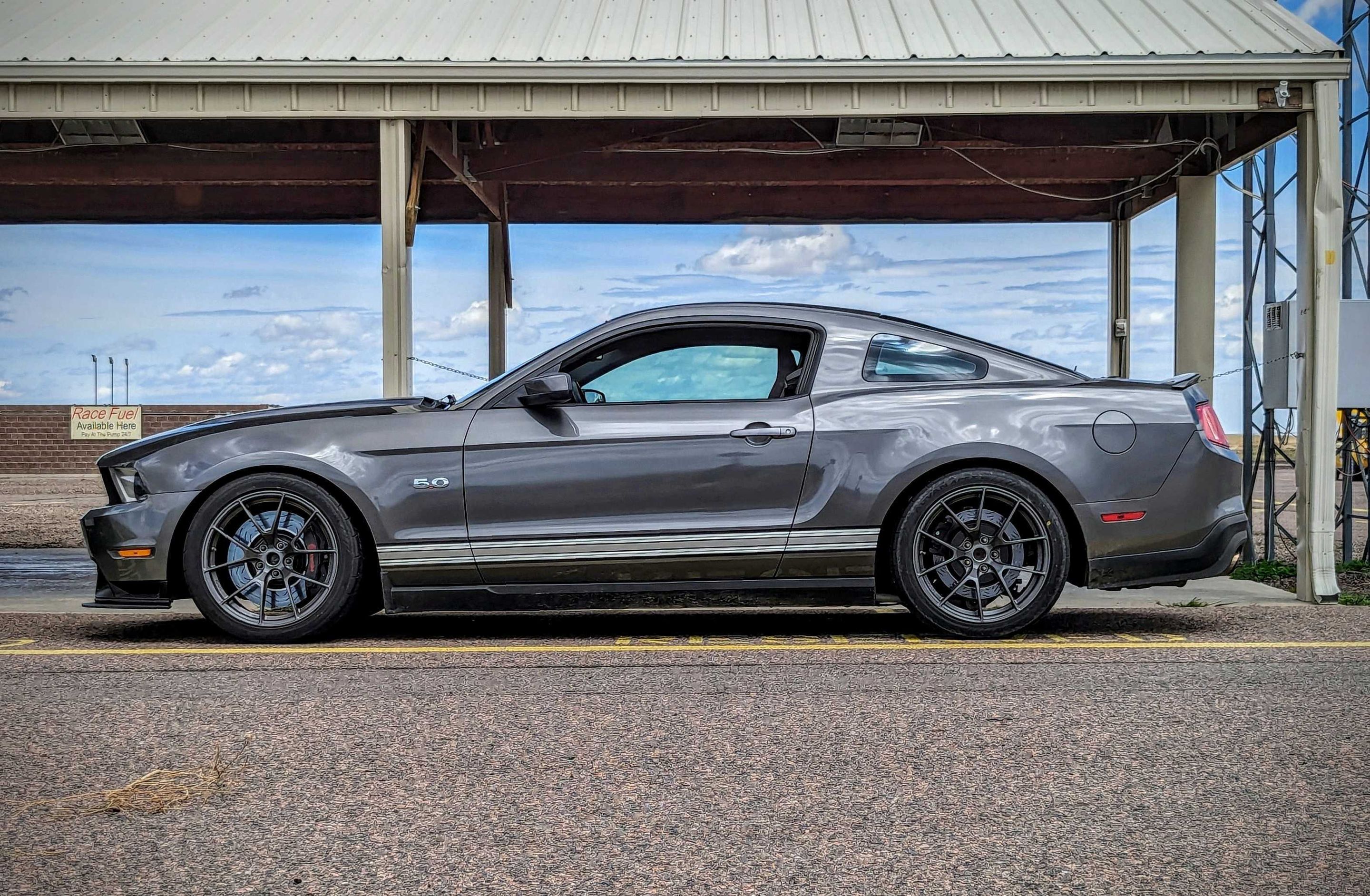 Grey Ford S197 Mustang GT with 19" VS-5RS Apex wheels in Anthracite