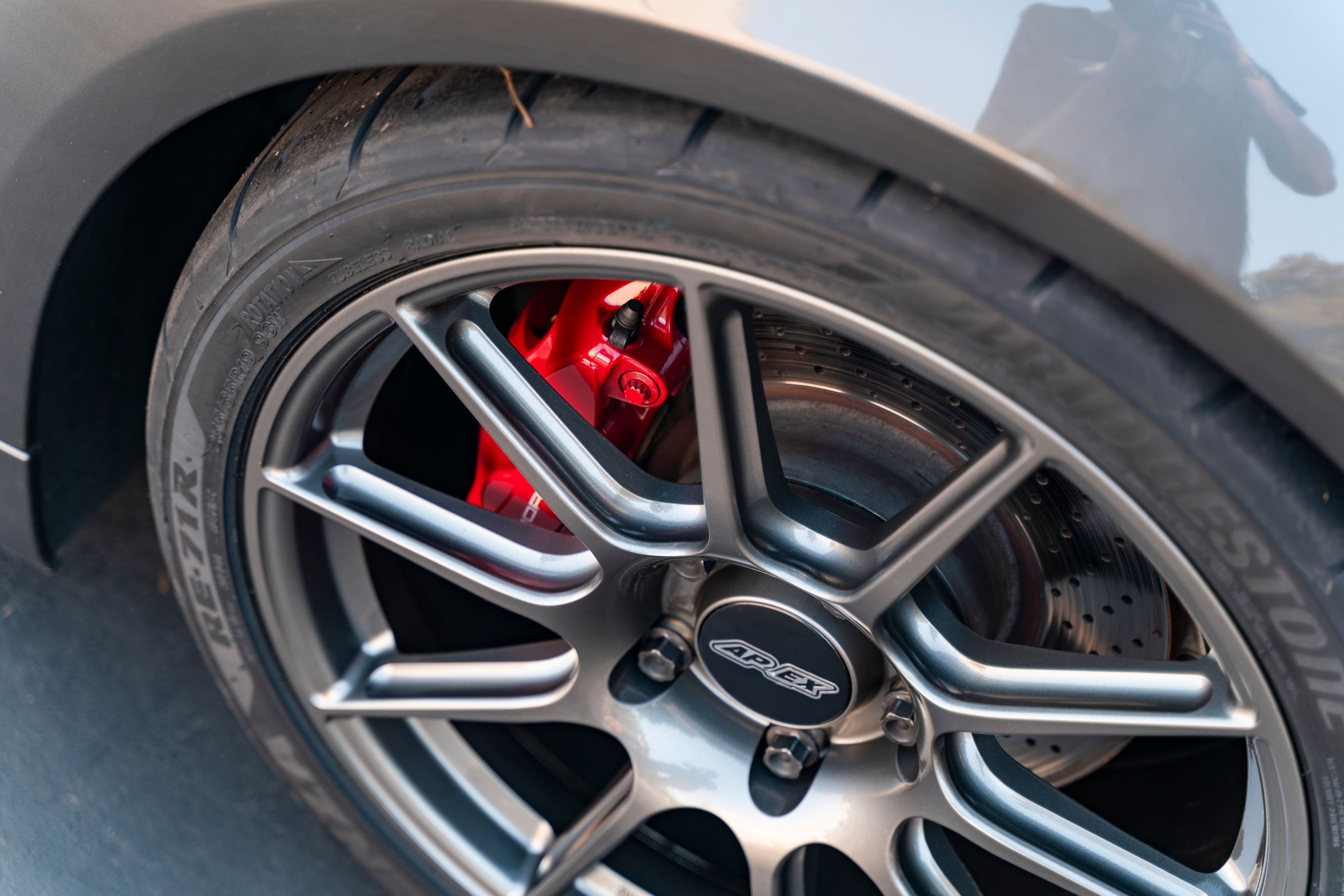 Grey Porsche 981 Cayman GTS with 19" SM-10 Apex wheels in Anthracite