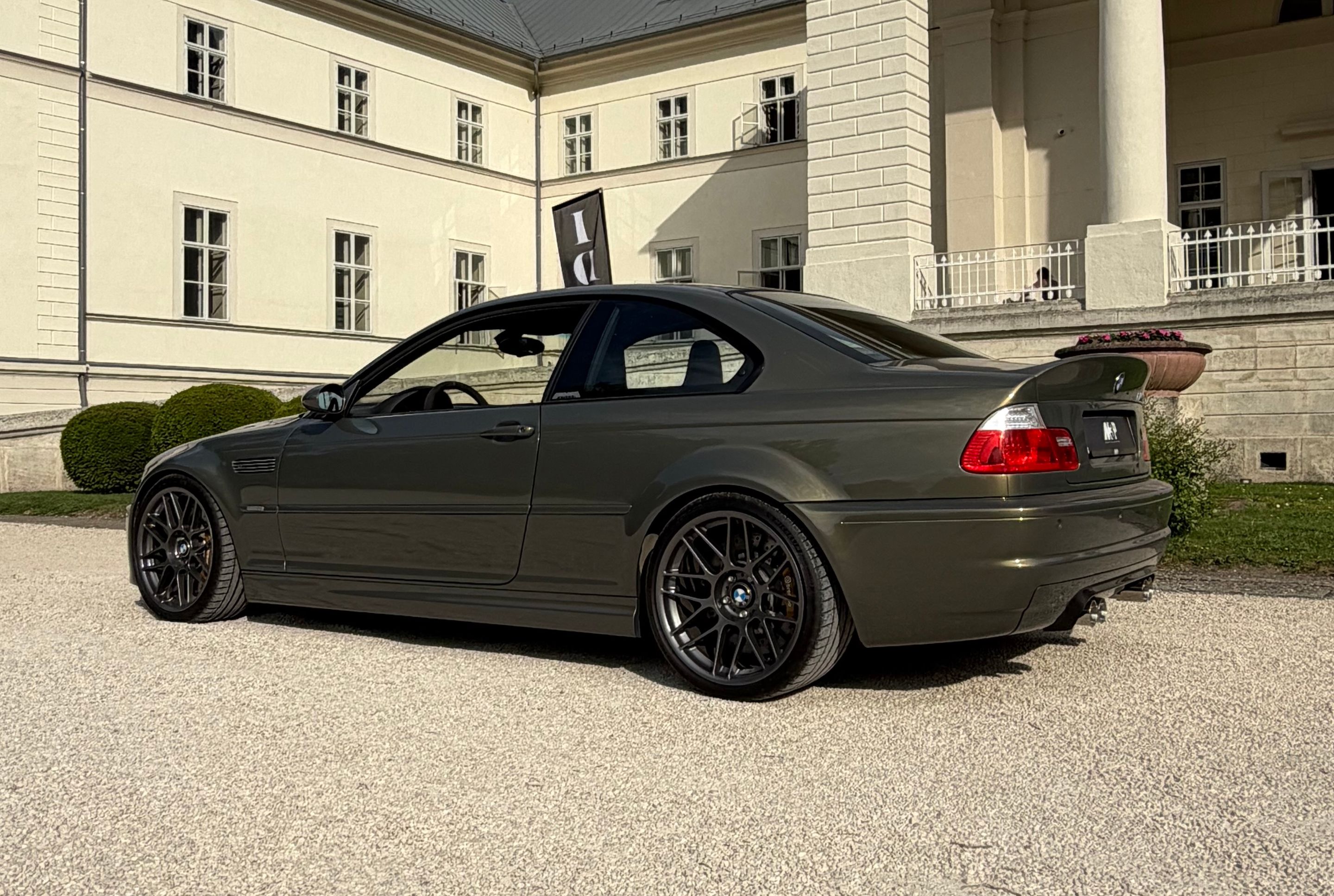 Multicolor BMW E46 M3 with 19" ARC-8 Apex wheels in Anthracite
