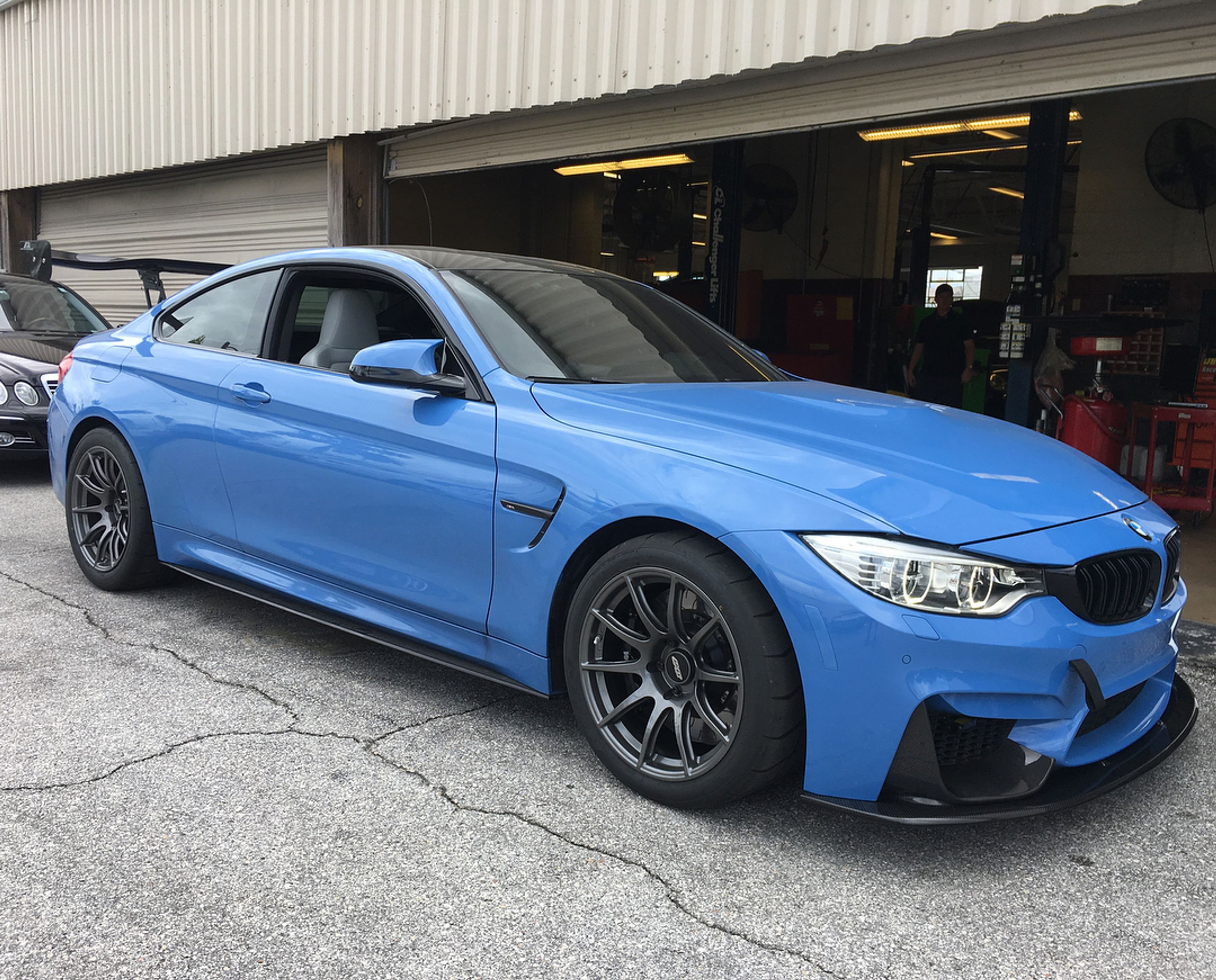 Blue BMW F82 Coupe M4 with 18" SM-10 Apex wheels in Anthracite