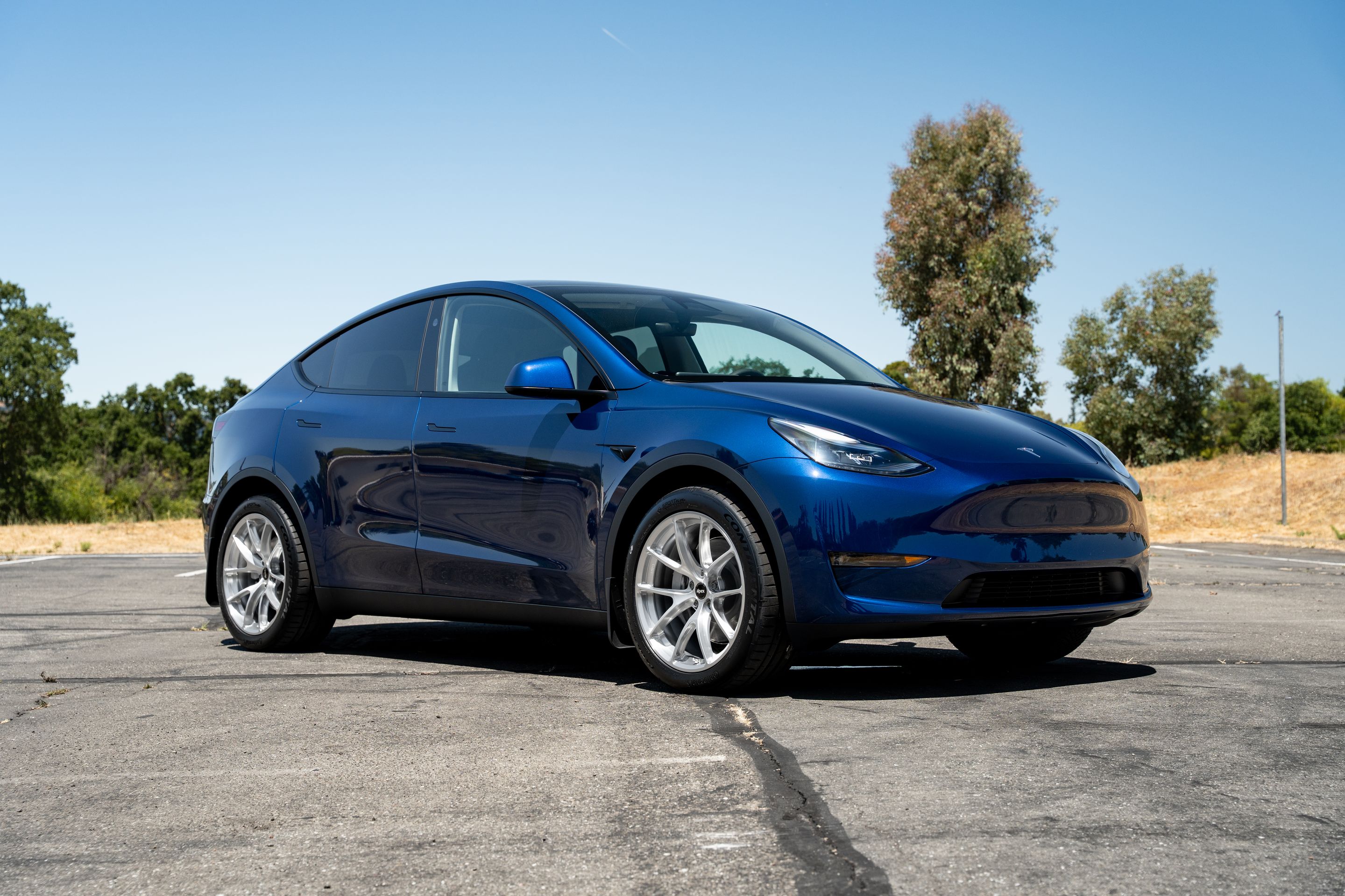 Blue Tesla Model Y RWD/AWD with 20" VS-5RX Apex wheels in Brushed Clear