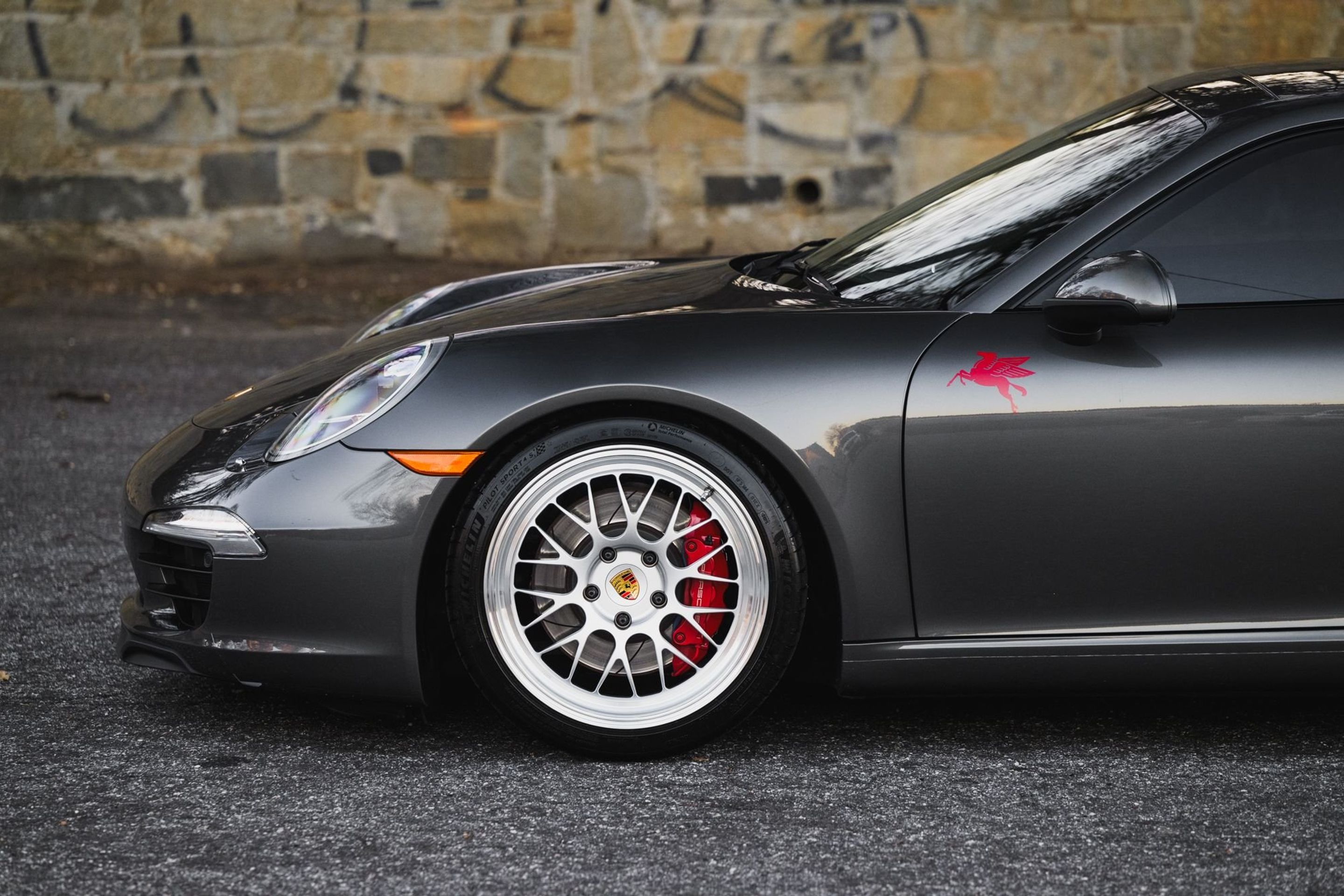 Grey Porsche 911 991.1 Carrera S with 19" ML-10RT Apex wheels in Machined Lip Race Silver