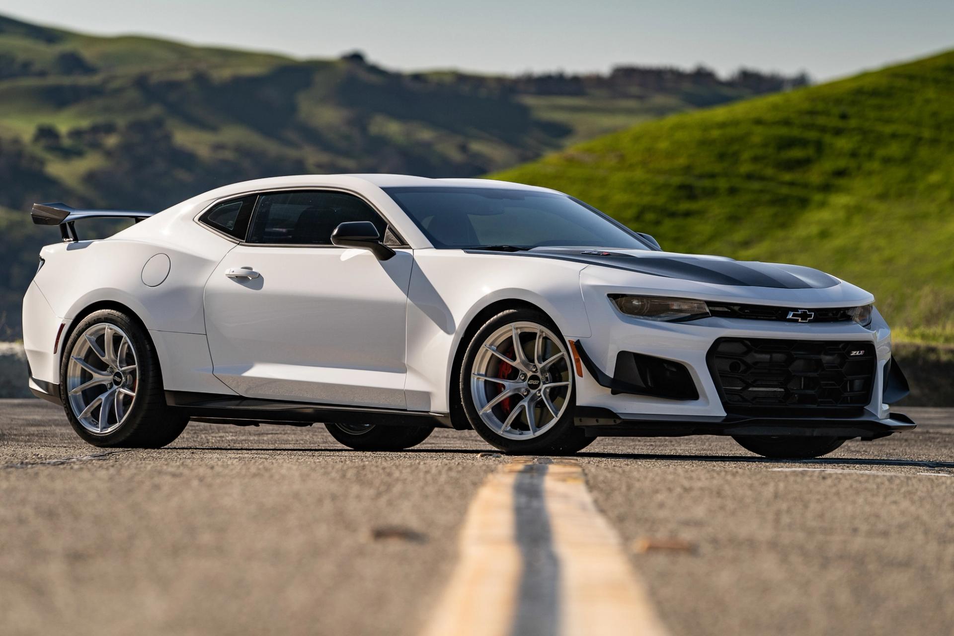 Chevrolet 6th Gen Camaro ZL1 1LE with 19