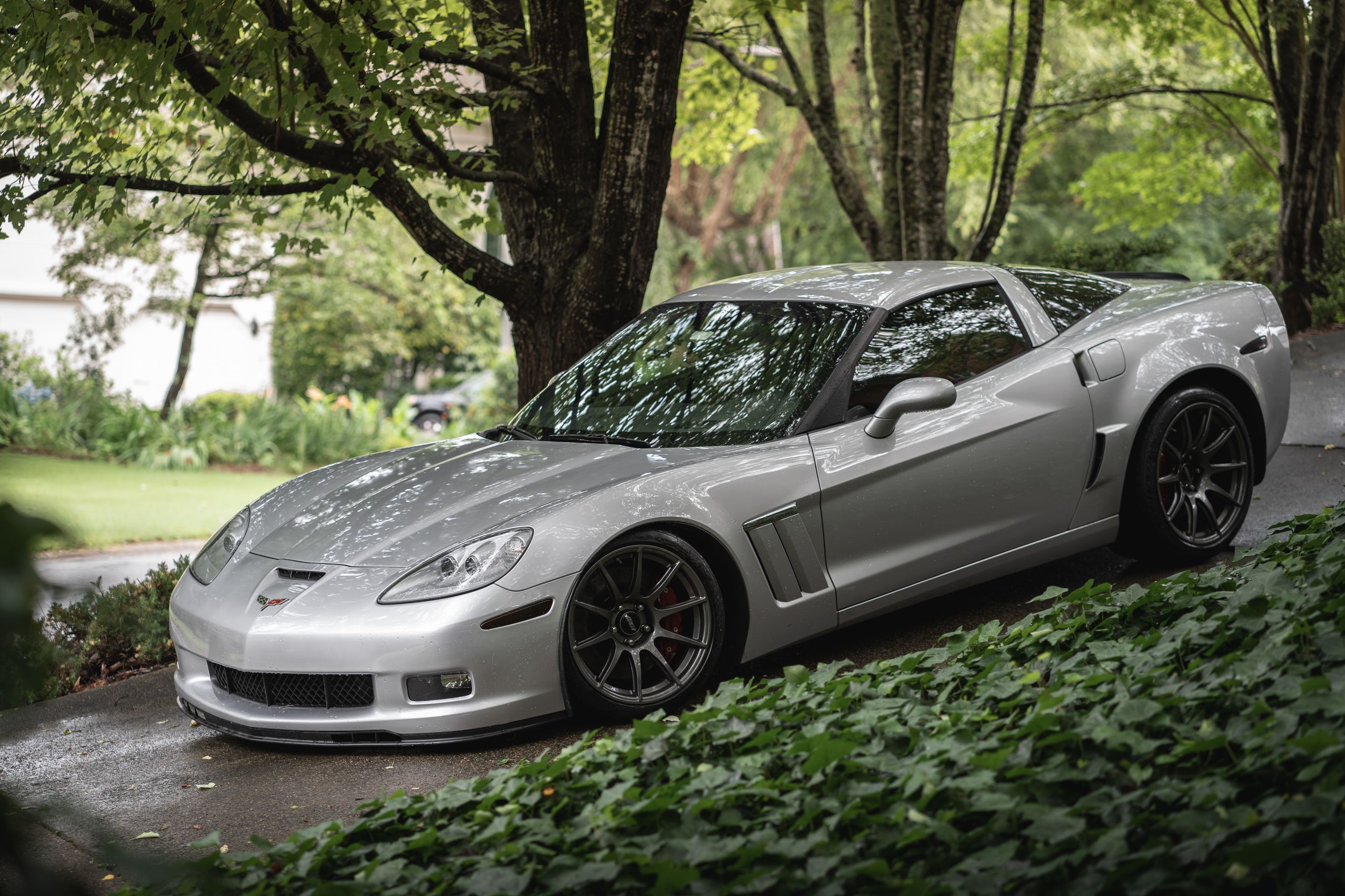 Silver Chevrolet C6 Corvette Grand Sport with 18"/19" SM-10 Apex wheels in Anthracite