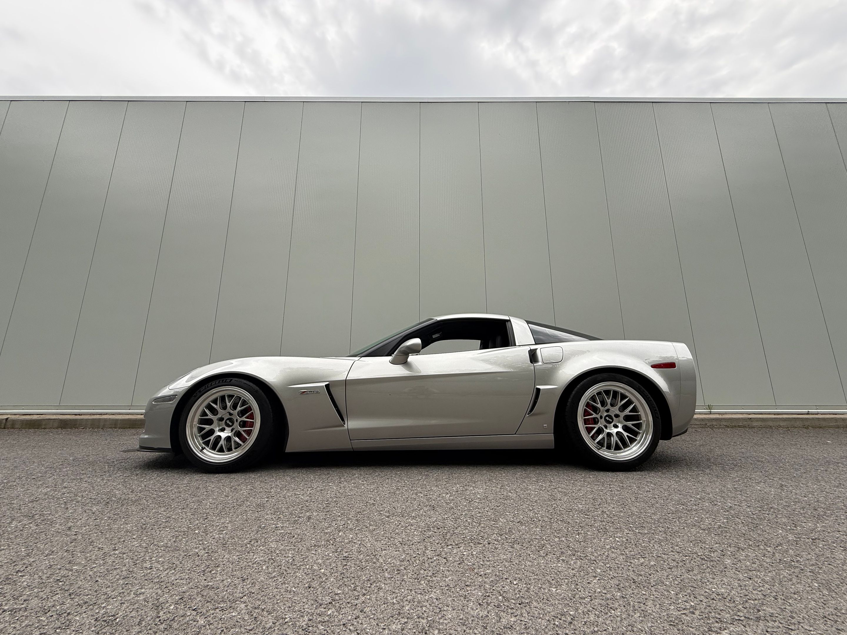 Silver Chevrolet C6 Corvette Z06 with 18"/19" ML-10RT Apex wheels in Machined Lip Brushed Clear