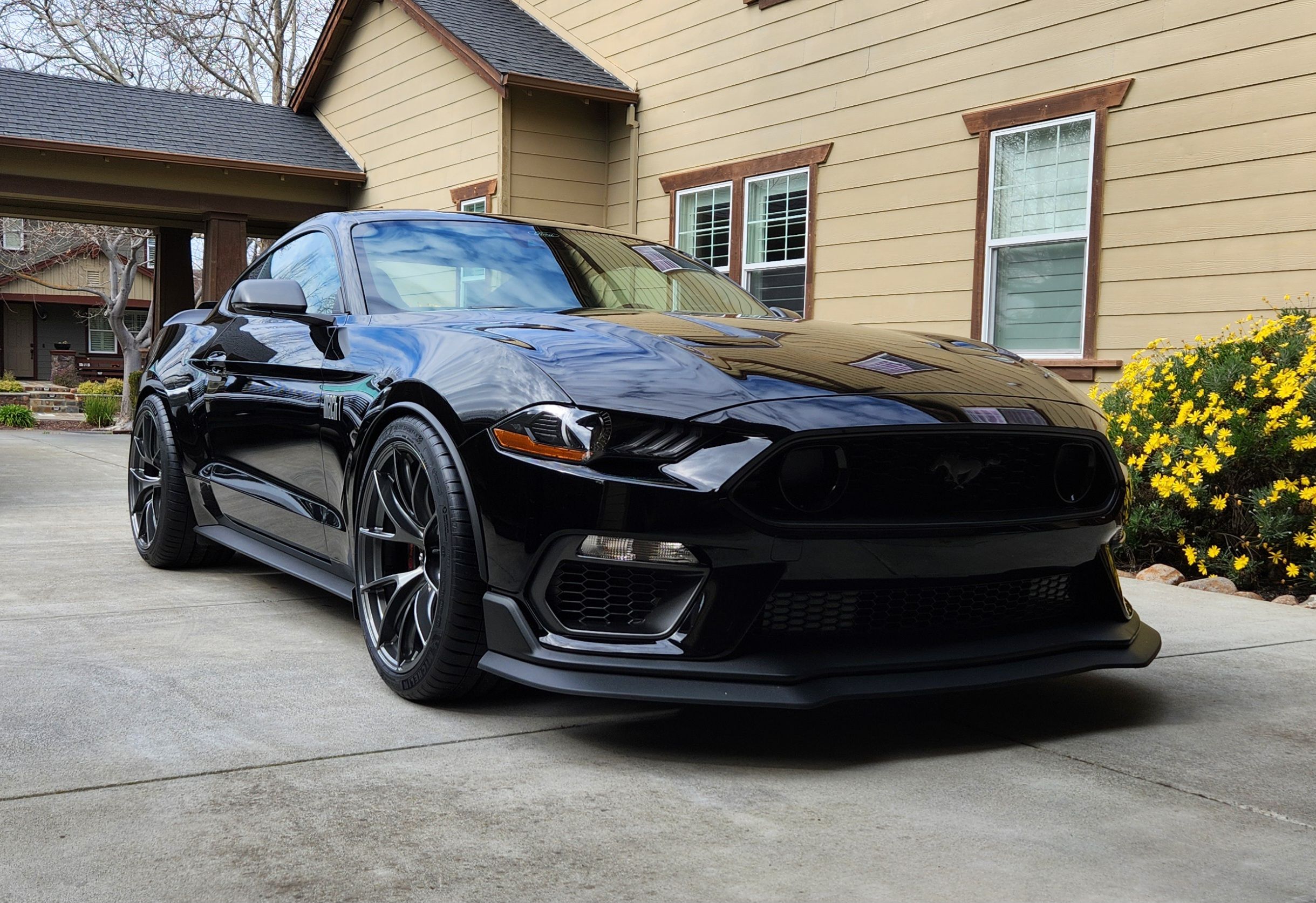 Black Ford S550 Mustang Mach 1 with 19" VS-5RS Apex wheels in Anthracite