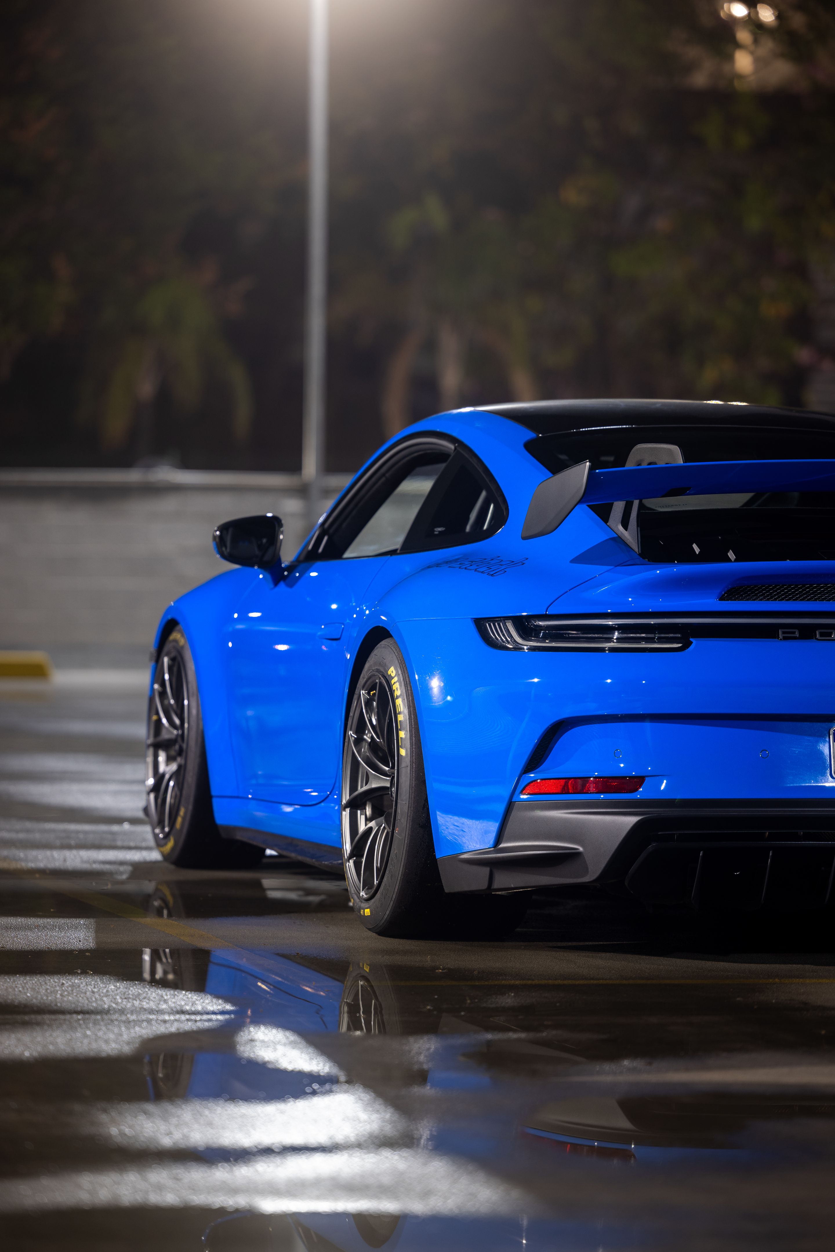 Blue Porsche 911 992.1 GT3 with 19" VS-5RS Apex wheels in Anthracite