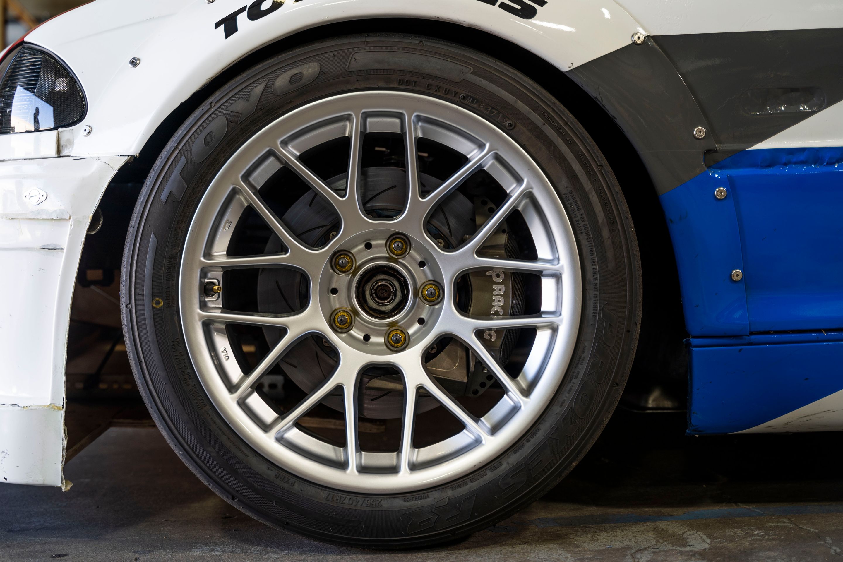 White BMW E46 3 Series with 17" ARC-8 Apex wheels in Hyper Silver