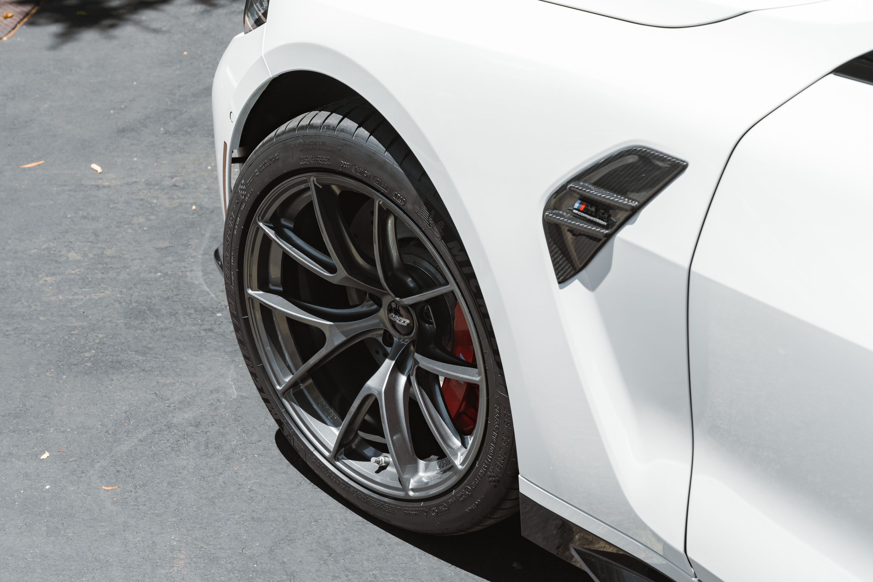 White BMW G82 Coupe M4 with 19" VS-5RS Apex wheels in Anthracite