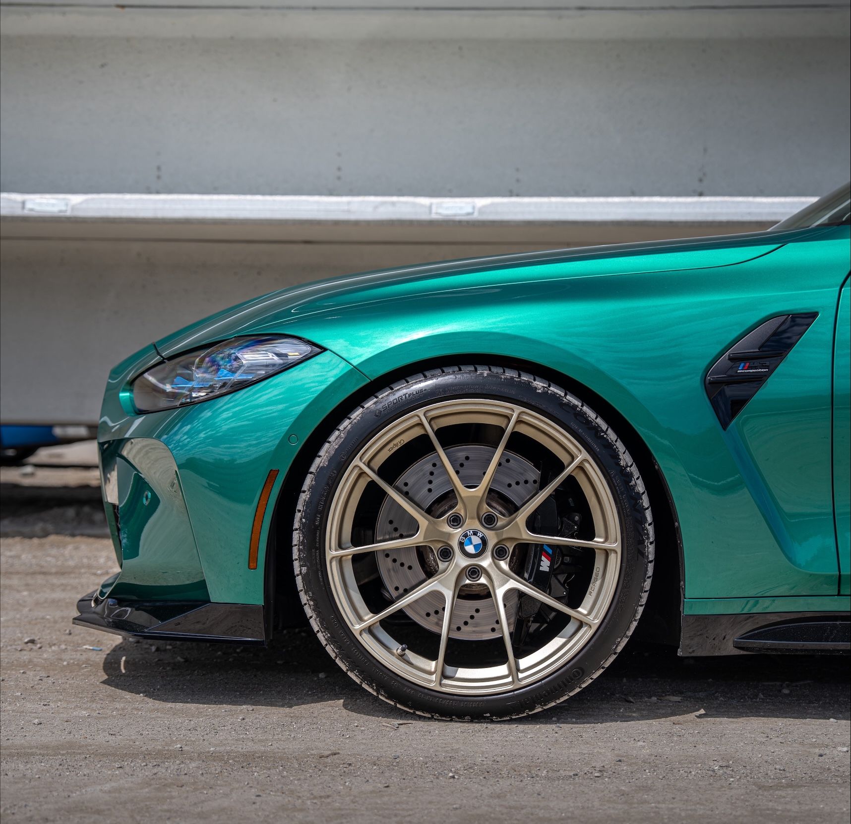 Green BMW G80 M3 with 20" VS-5RS Apex wheels in Motorsport Gold