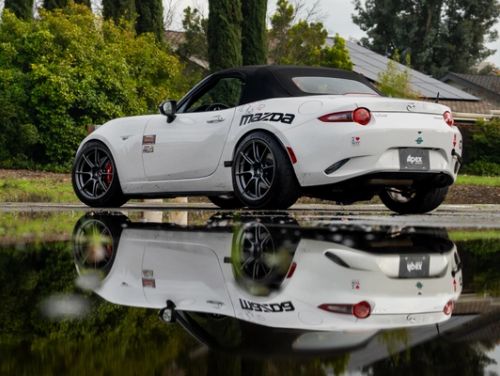 White Mazda Miata - SM-8RS in Anthracite
