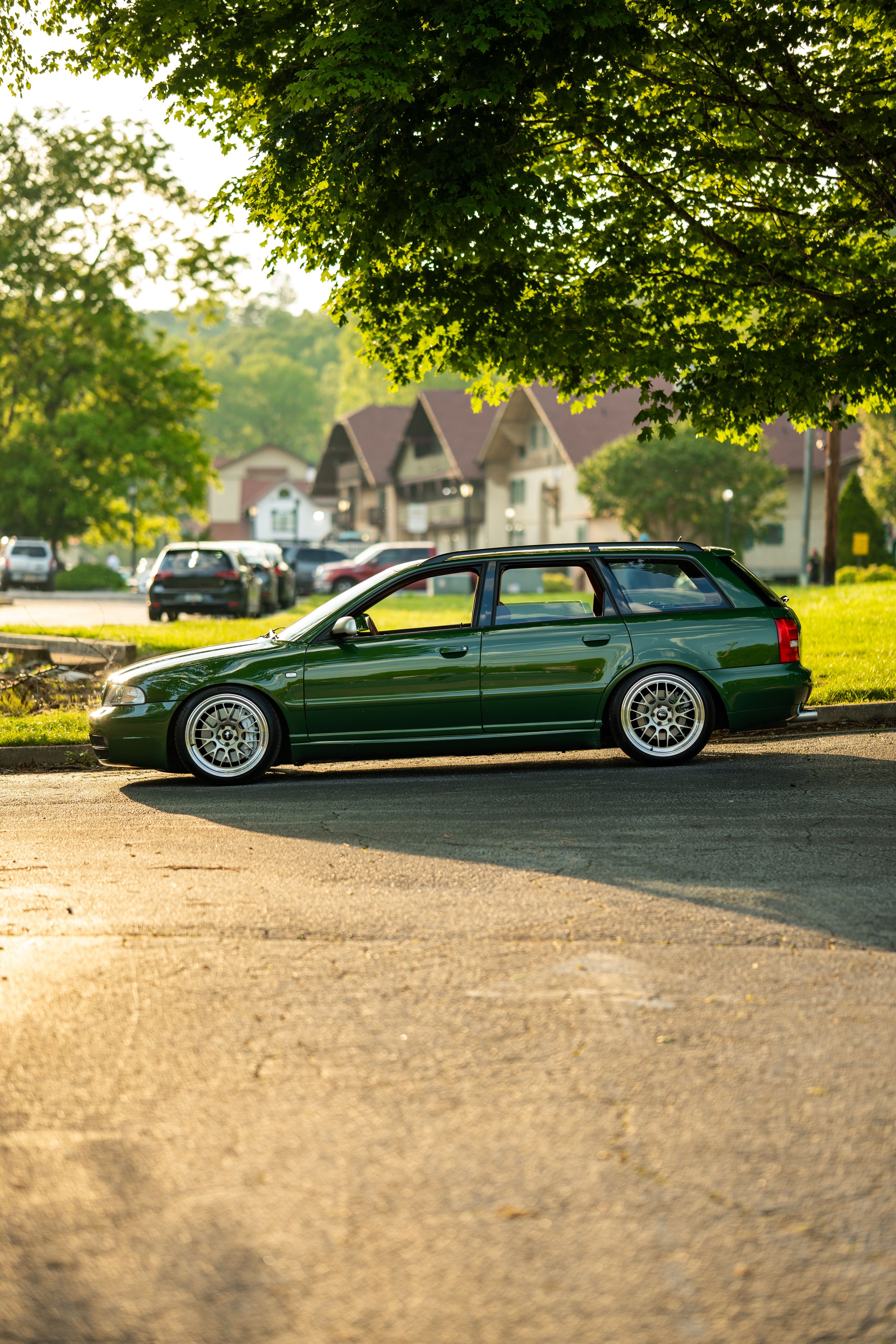 Green Audi B5 S4 Avant/Wagon with 18" ML-10RT Apex wheels in Machined Lip Gloss Motorsport Gold