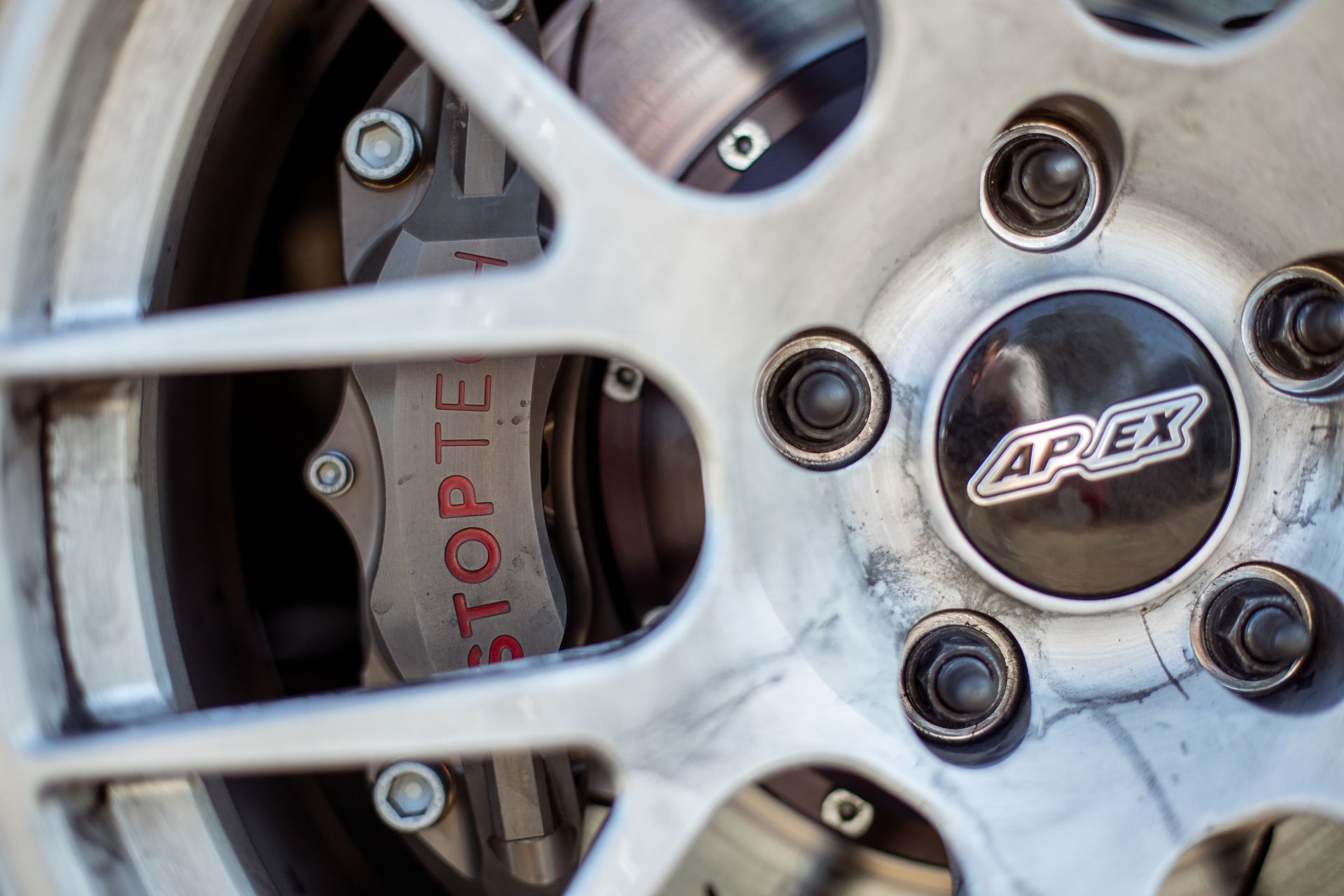 Race Livery BMW E36 M3 with 18" EC-7R Apex wheels in Brushed Clear