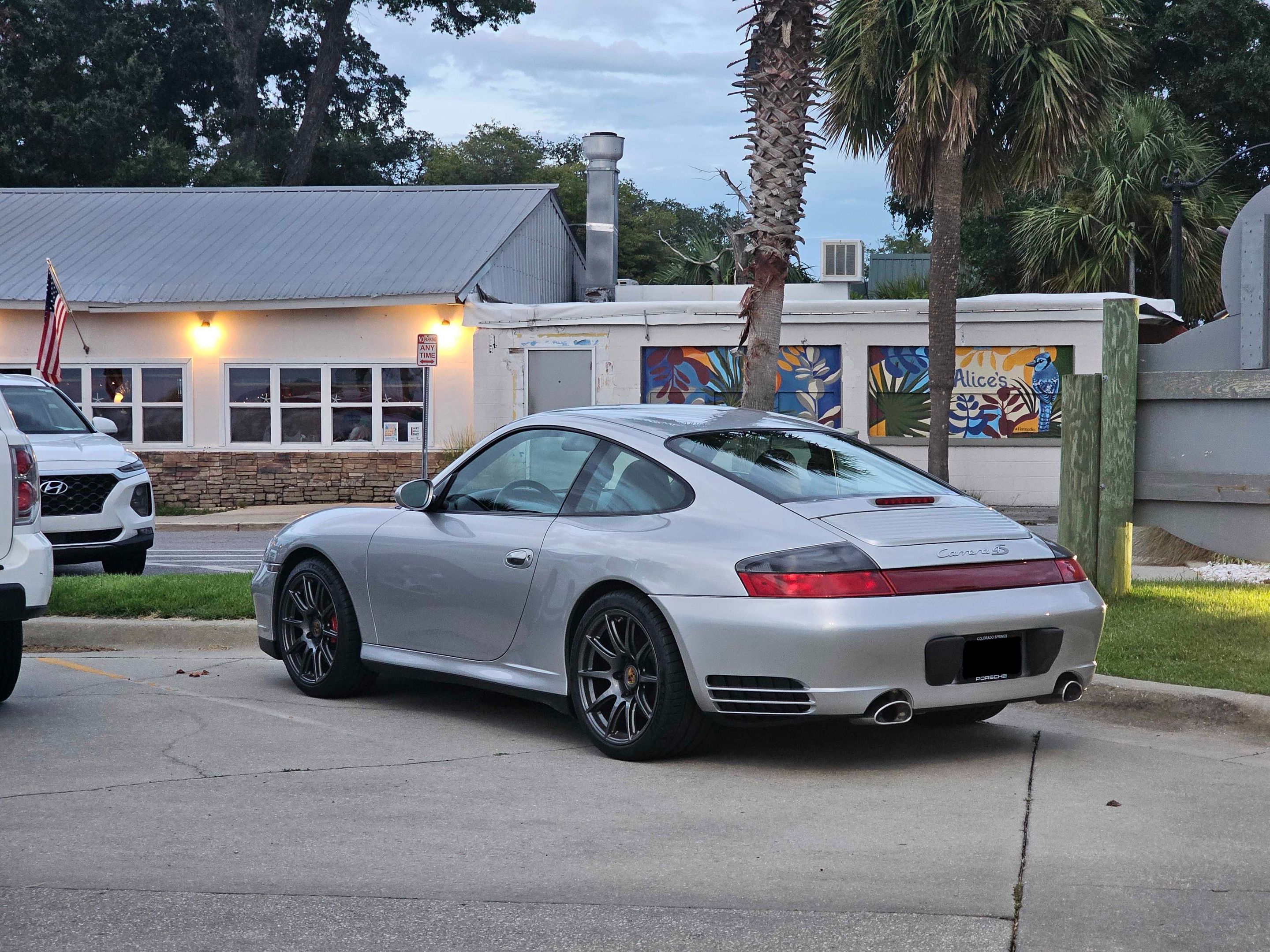 Silver Porsche 911 996 Carrera 4S with 18" SM-10 Apex wheels in Anthracite