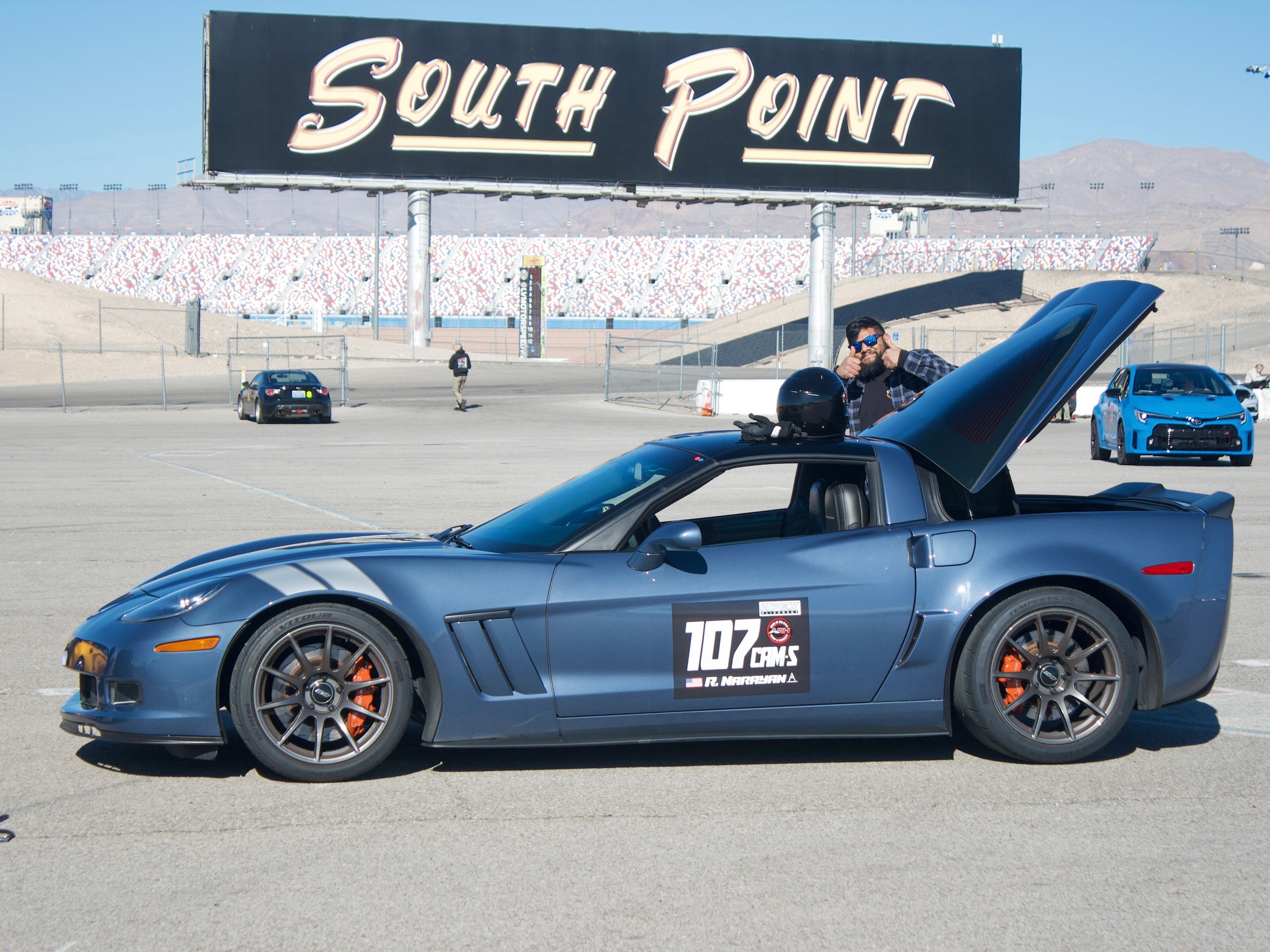 Blue Chevrolet C6 Corvette Grand Sport with 18" SM-10 Apex wheels in Anthracite