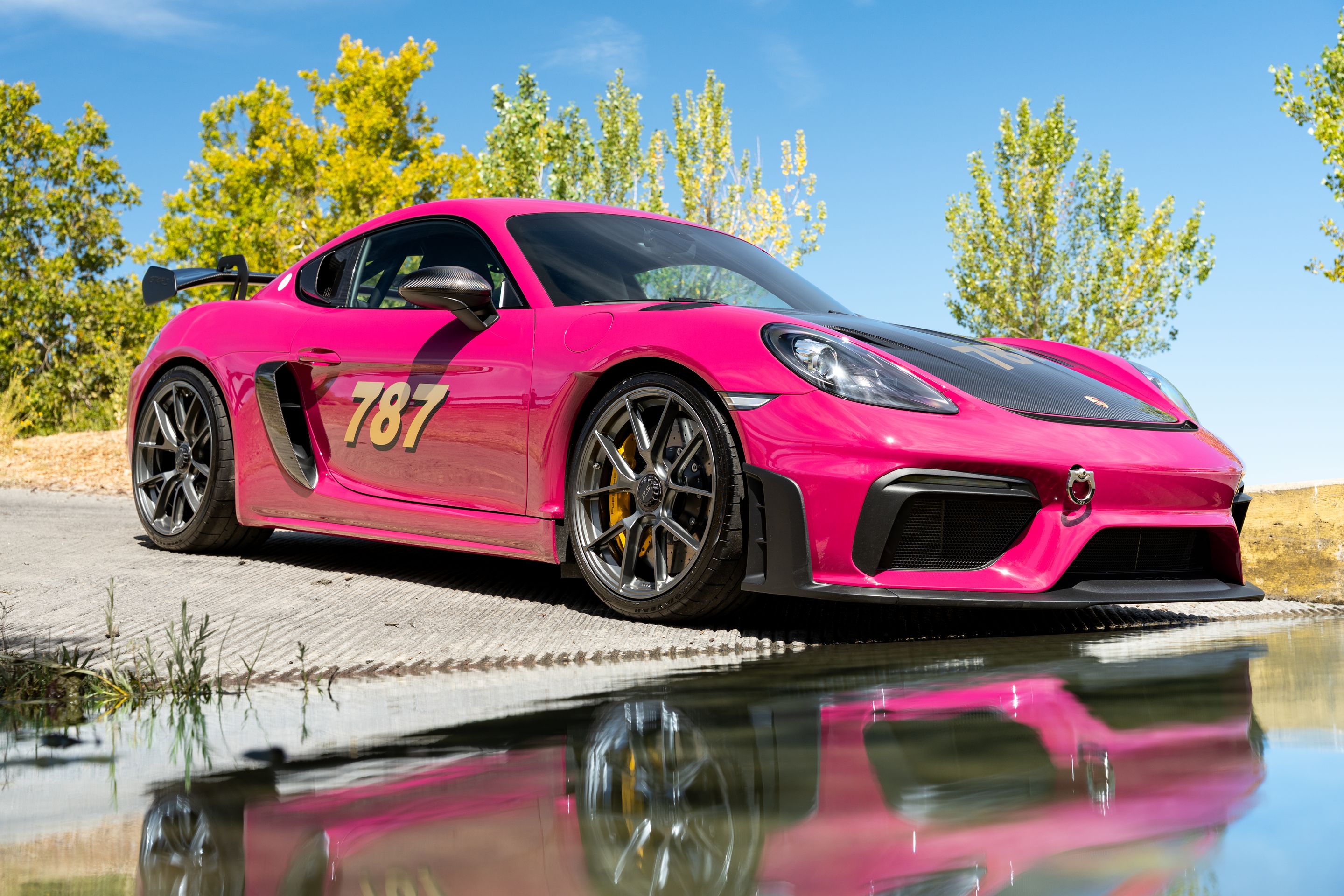 Pink Porsche 718 Cayman GT4 RS with 20" VS-5RS Apex wheels in Anthracite