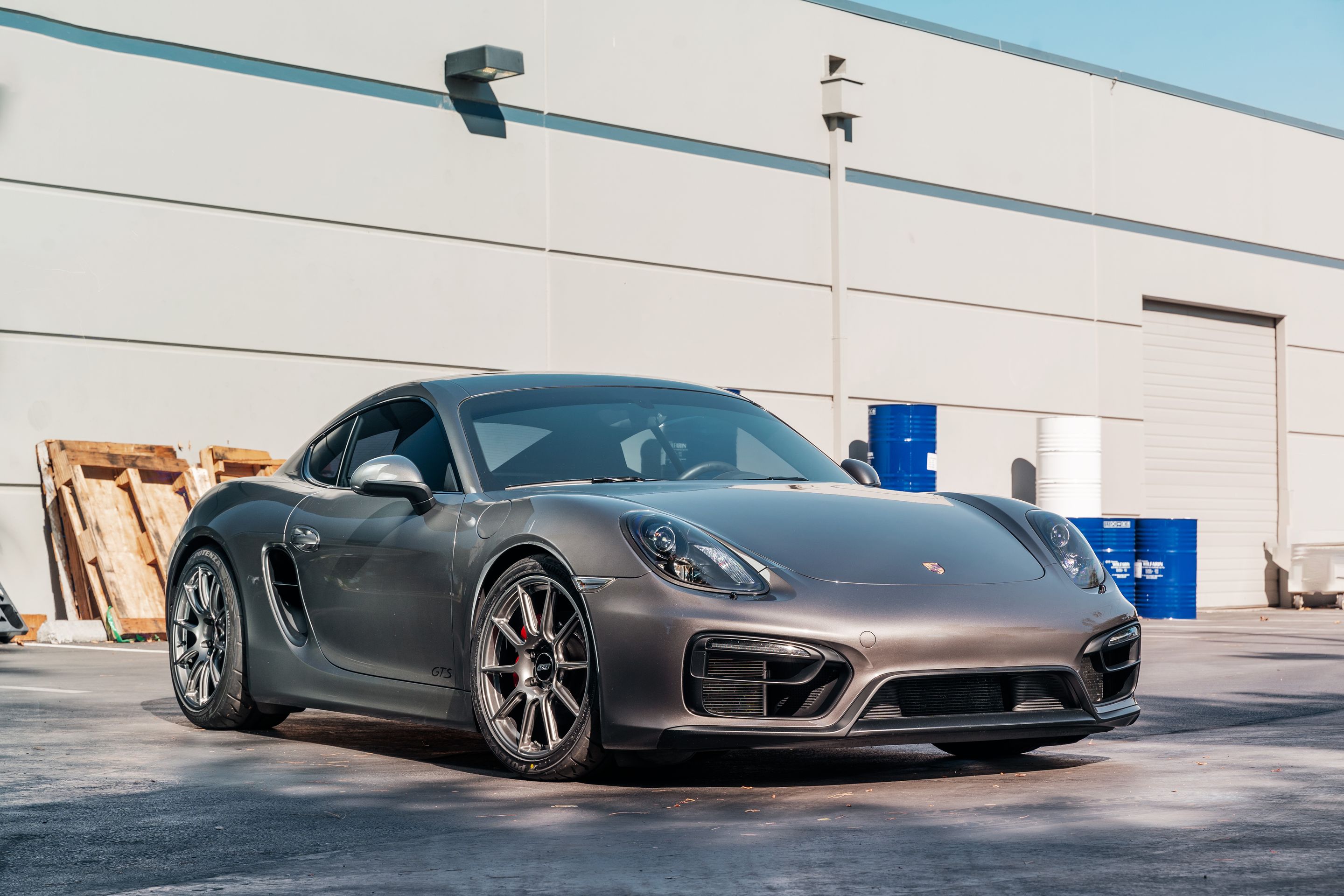 Grey Porsche 981 Cayman GTS with 19" SM-10 Apex wheels in Anthracite