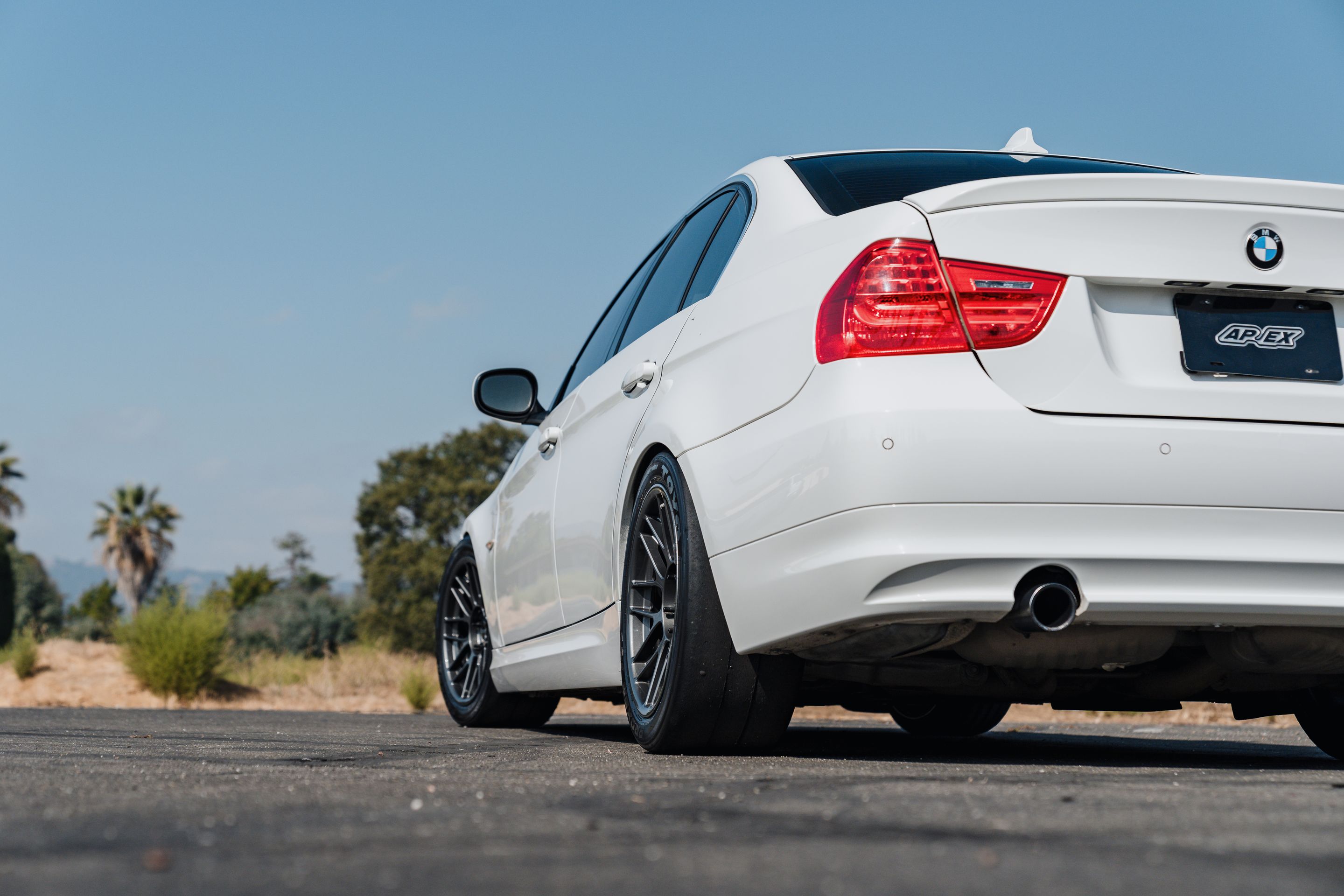 White BMW E90 LCI Sedan 3 Series with 17" ARC-8RT Apex wheels in Anthracite
