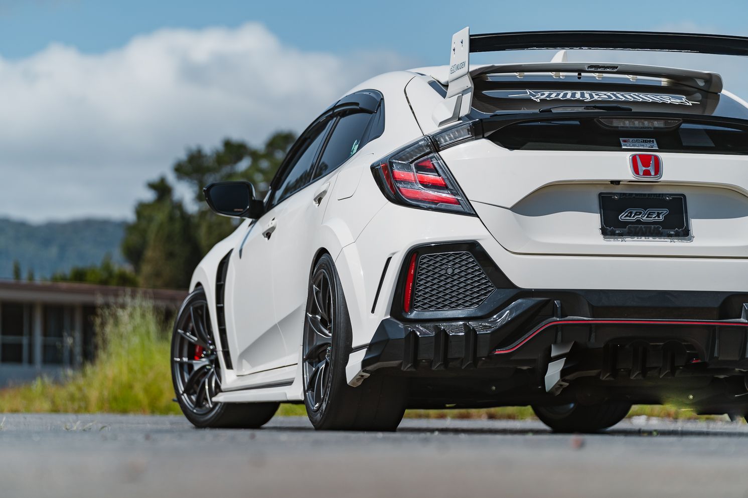 White Honda FK8 Civic Type-R with 18" VS-5RS Apex wheels in Anthracite