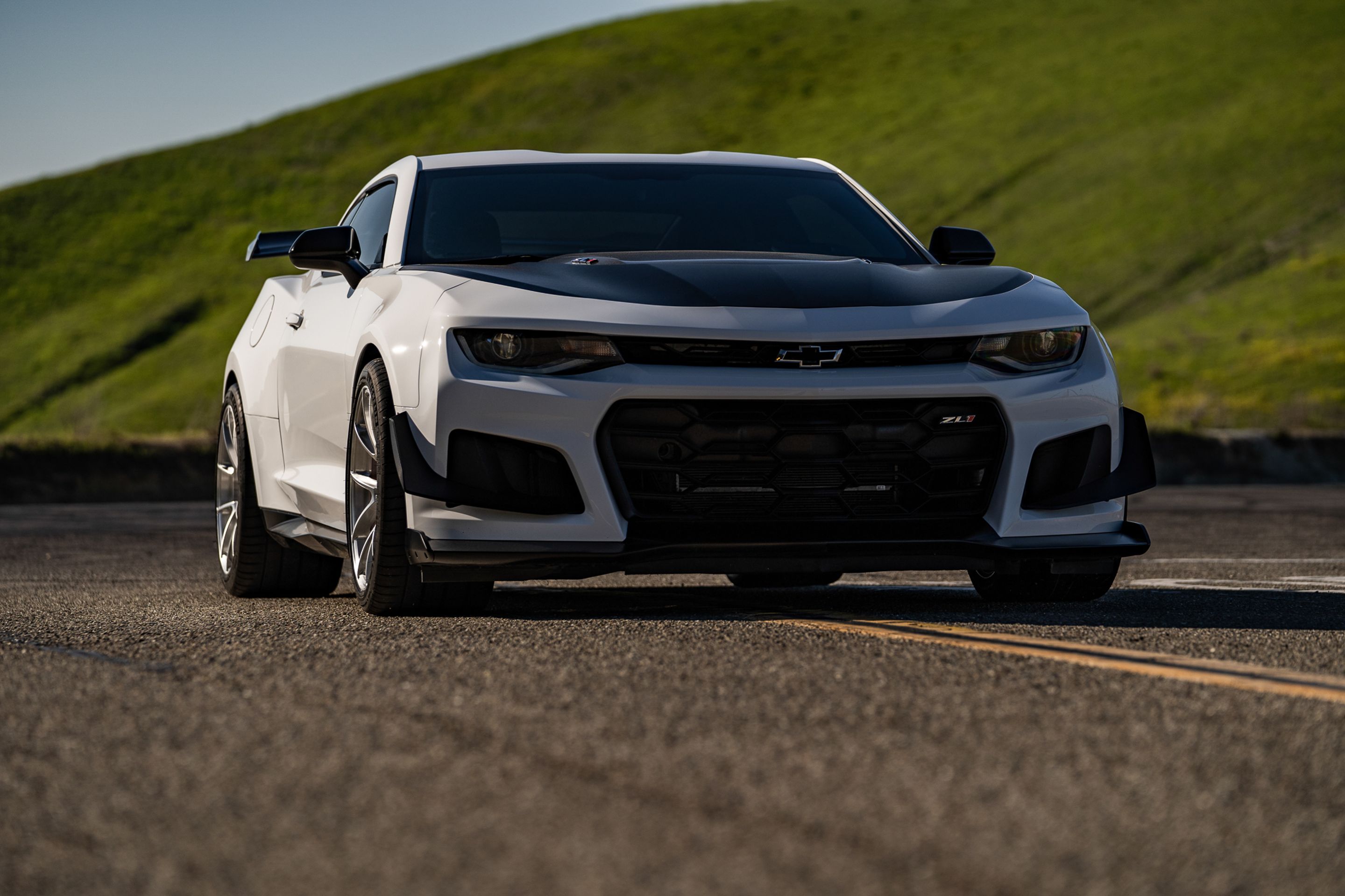 White Chevrolet 6th Gen Camaro ZL1 1LE with 19" VS-5RS Apex wheels in Brushed Clear