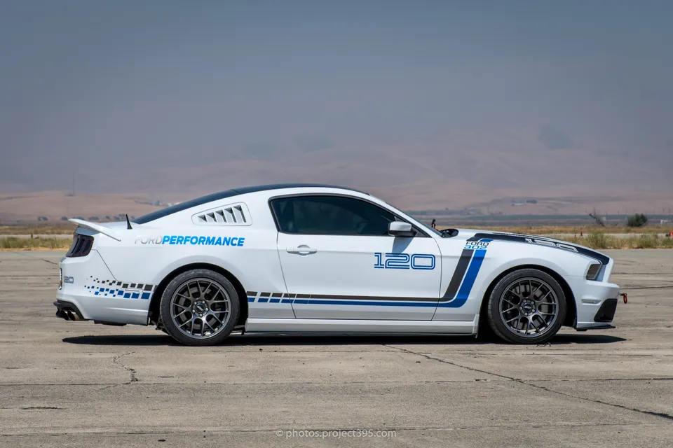 Ford S197 Mustang GT with 18