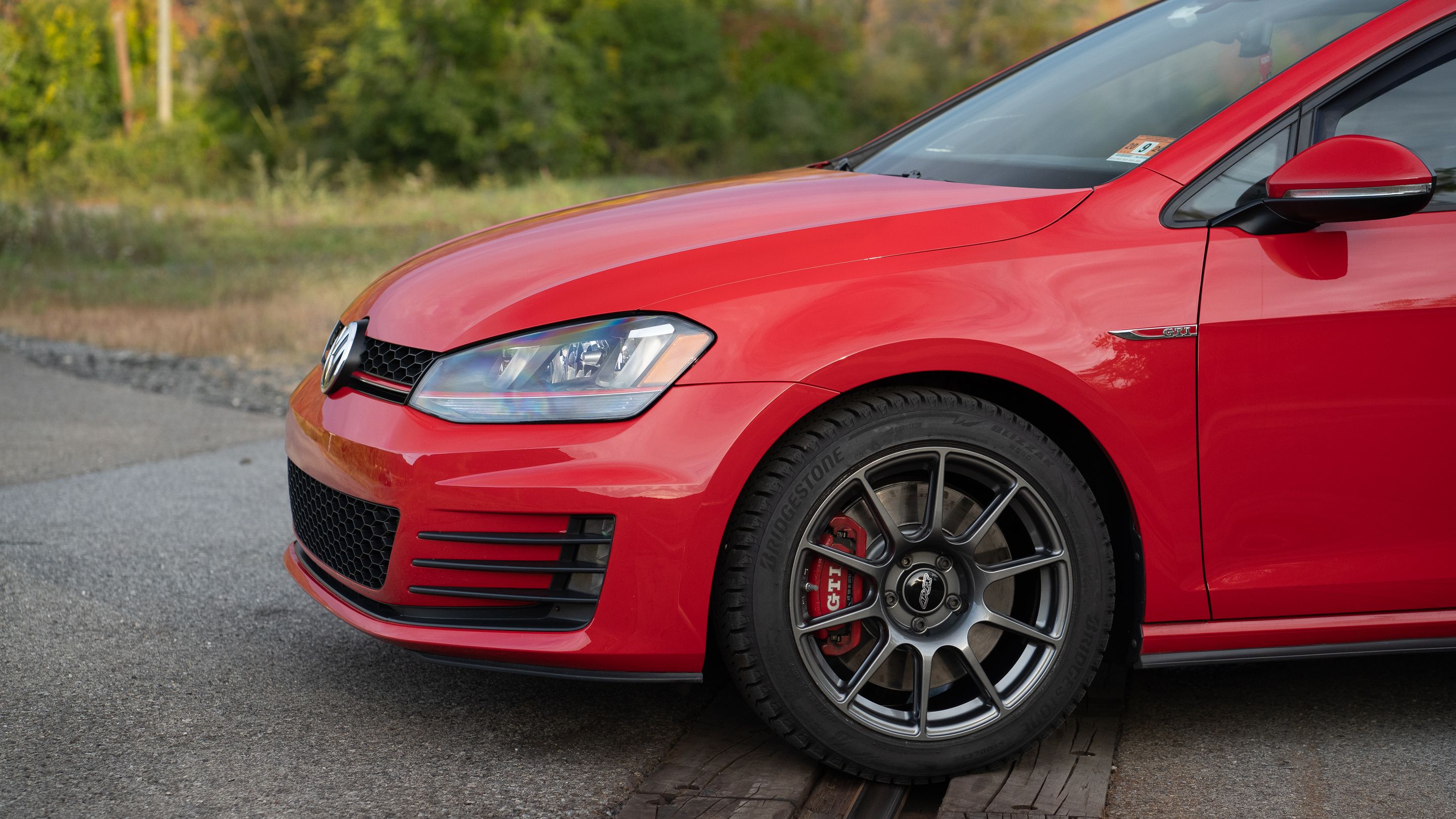 Red VW MK7 GTI with 17" SM-10 Apex wheels in Anthracite