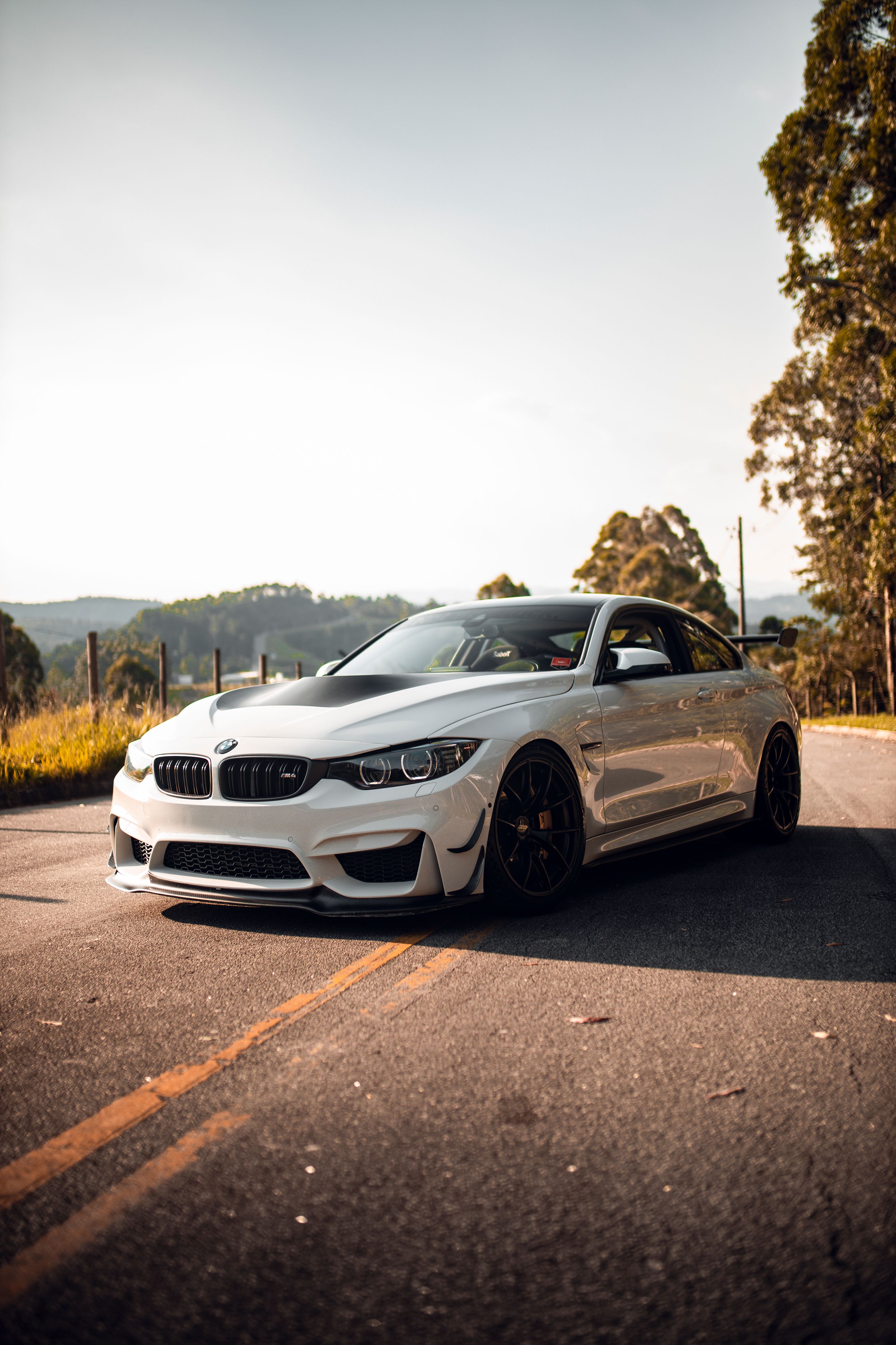 White BMW F82 Coupe M4 with 19"/20" VS-5RS Apex wheels in Satin Black