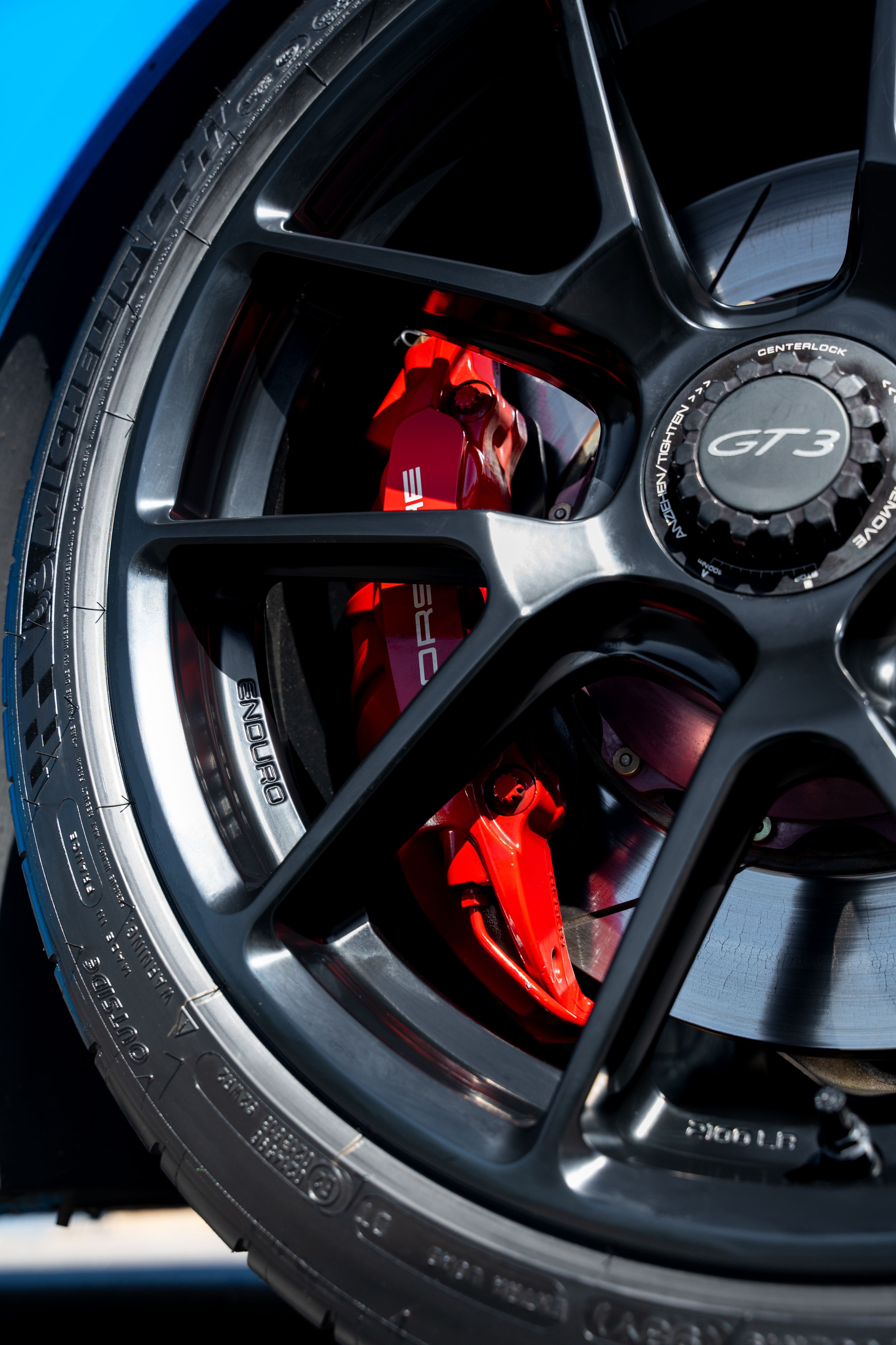 Blue Porsche 911 991.2 GT3 with 19" VS-5RE Apex wheels in Satin Black