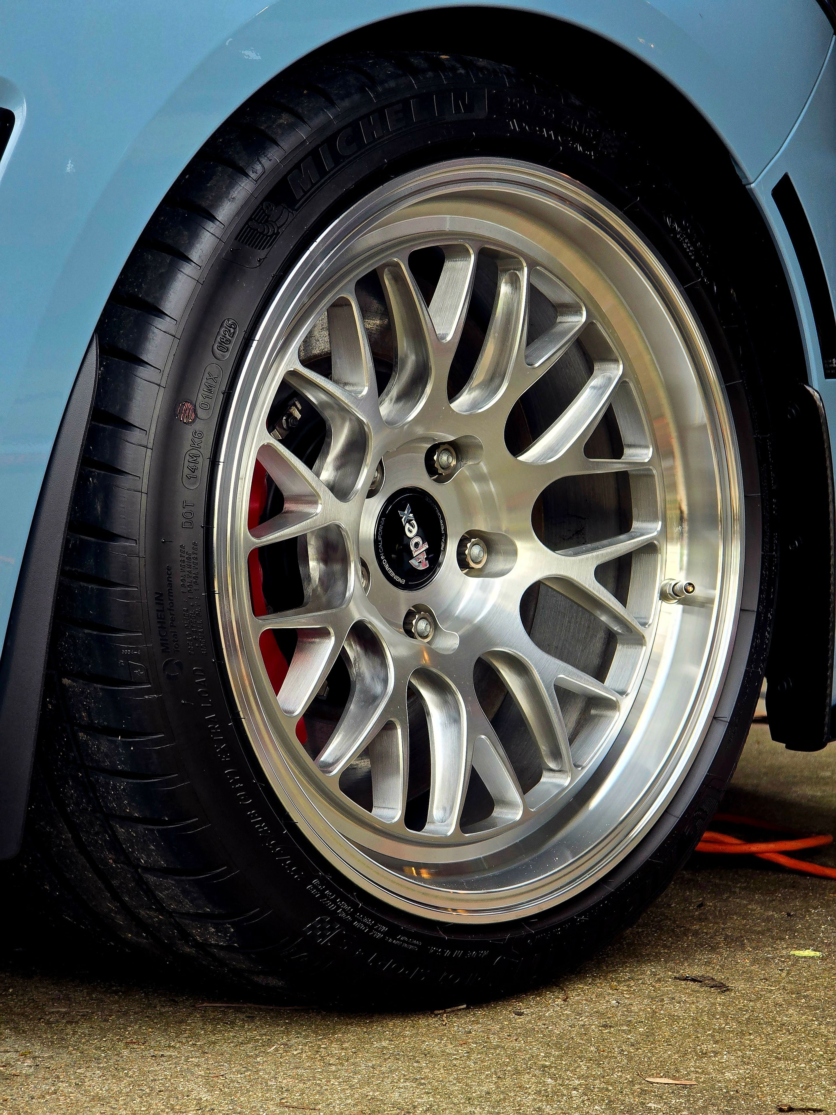 Blue Cadillac CT4-V Blackwing with 18" ML-10RT Apex wheels in Brushed Clear