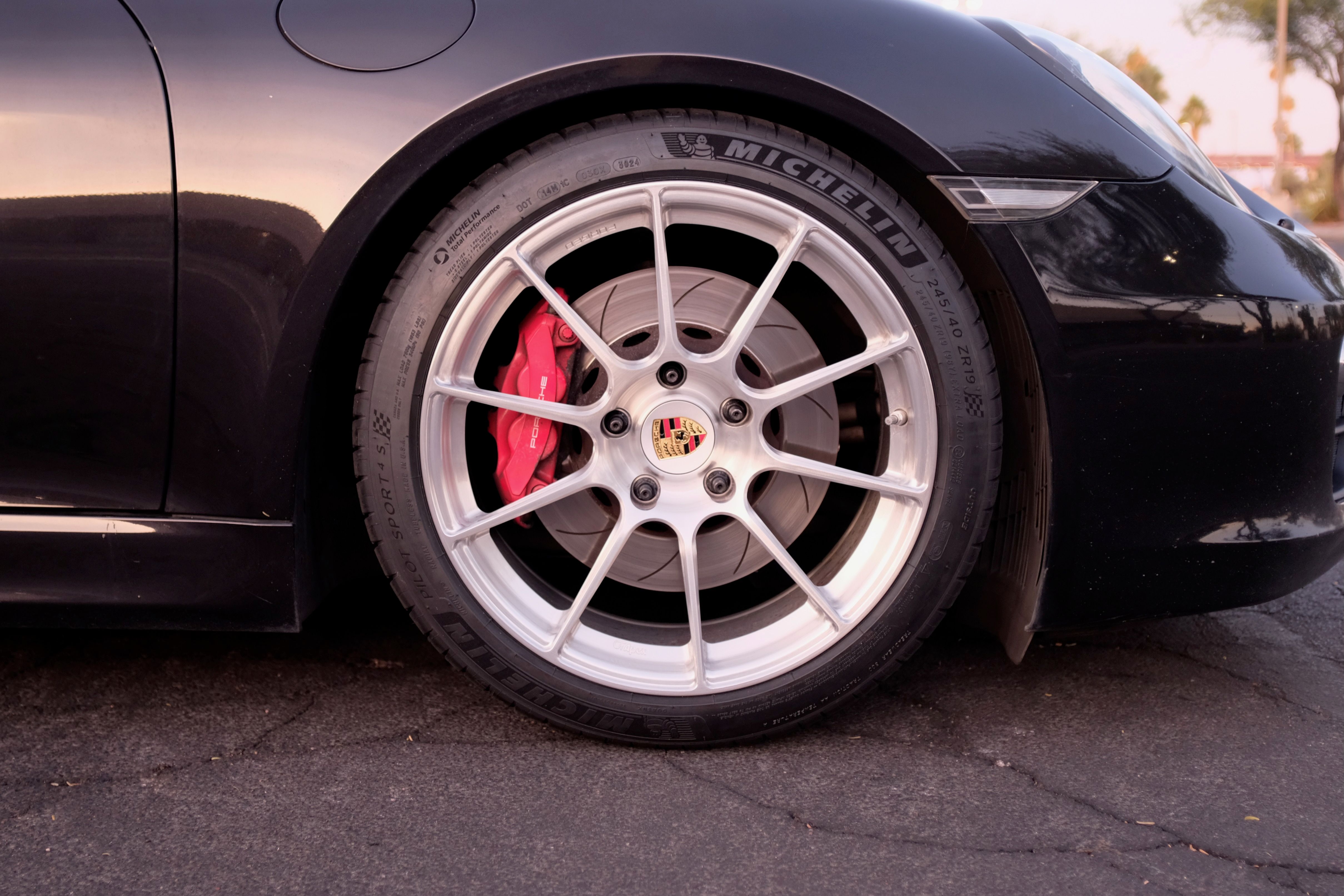 Porsche 981 Cayman S with 19