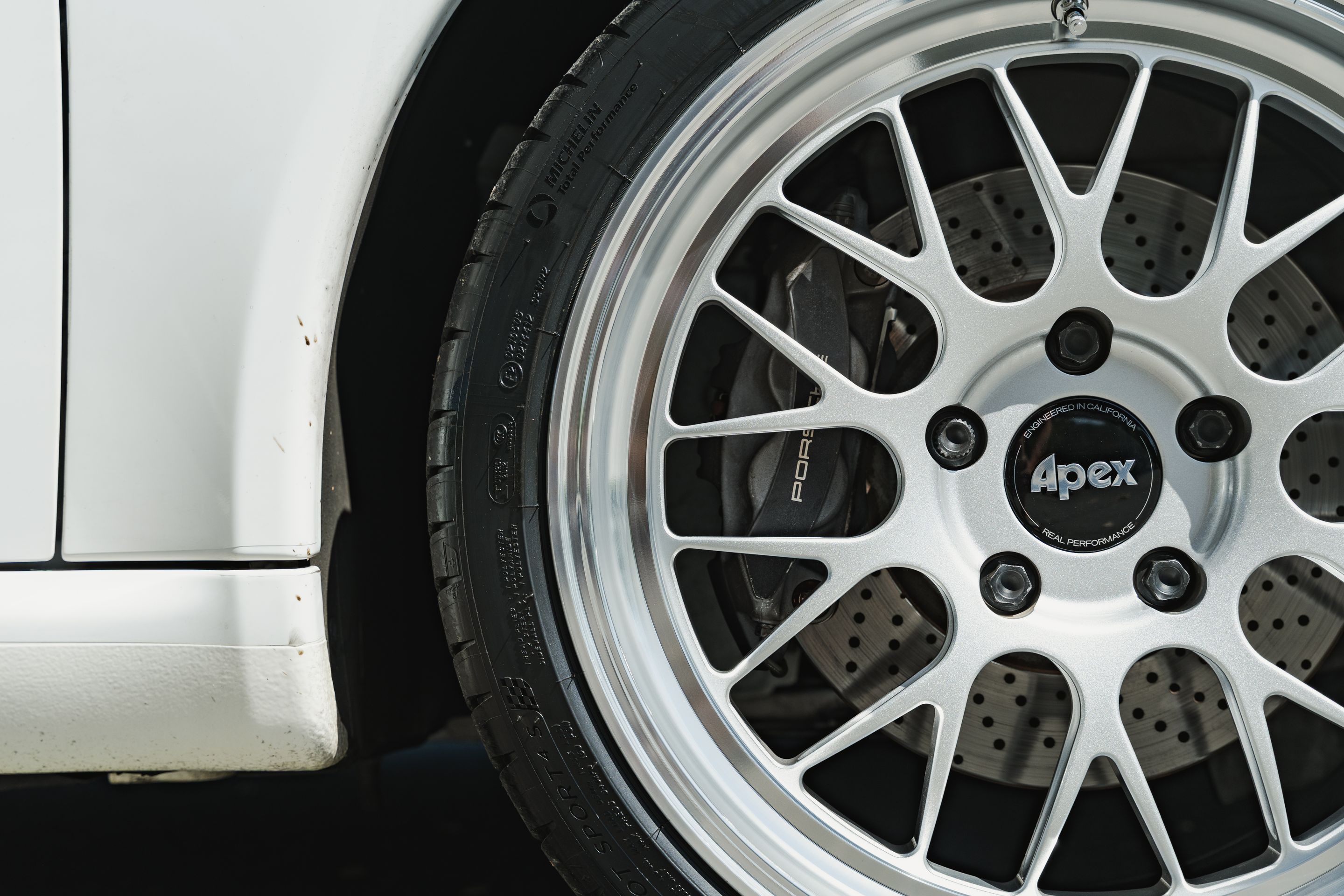 White Porsche 911 997 Carrera with 19" ML-10RT Apex wheels in Machined Lip Race Silver