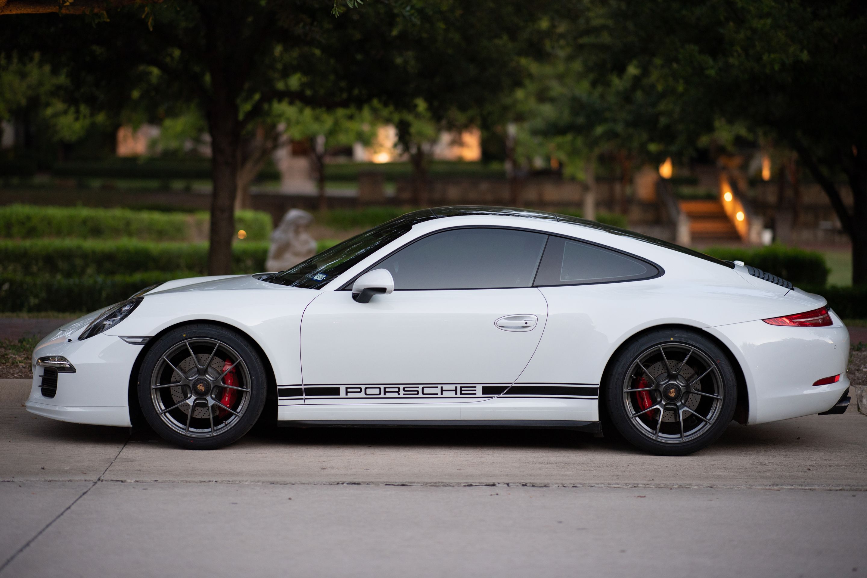 White Porsche 911 991.1 Carrera GTS with 19" VS-5RS Apex wheels in Anthracite